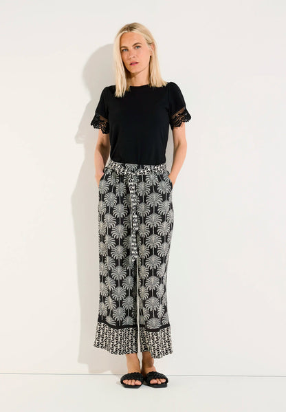 More &amp; More Twotone Palm Print Women Cropped Printed Trousers SKU: 61064051_2790 Image 02