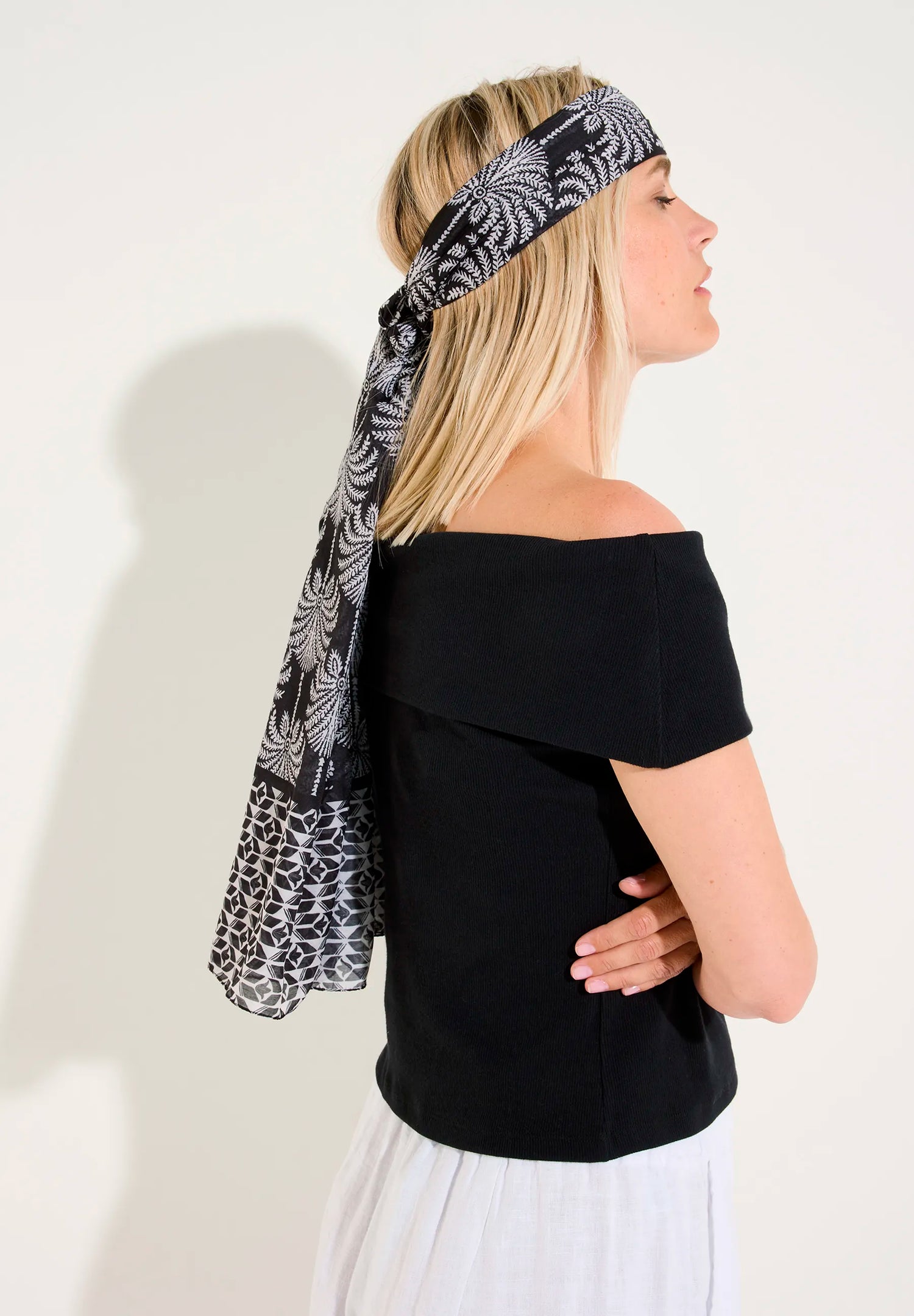 More &amp; More Twotone Palm Print Women Printed Scarf SKU: 61069012_2790 Image 01