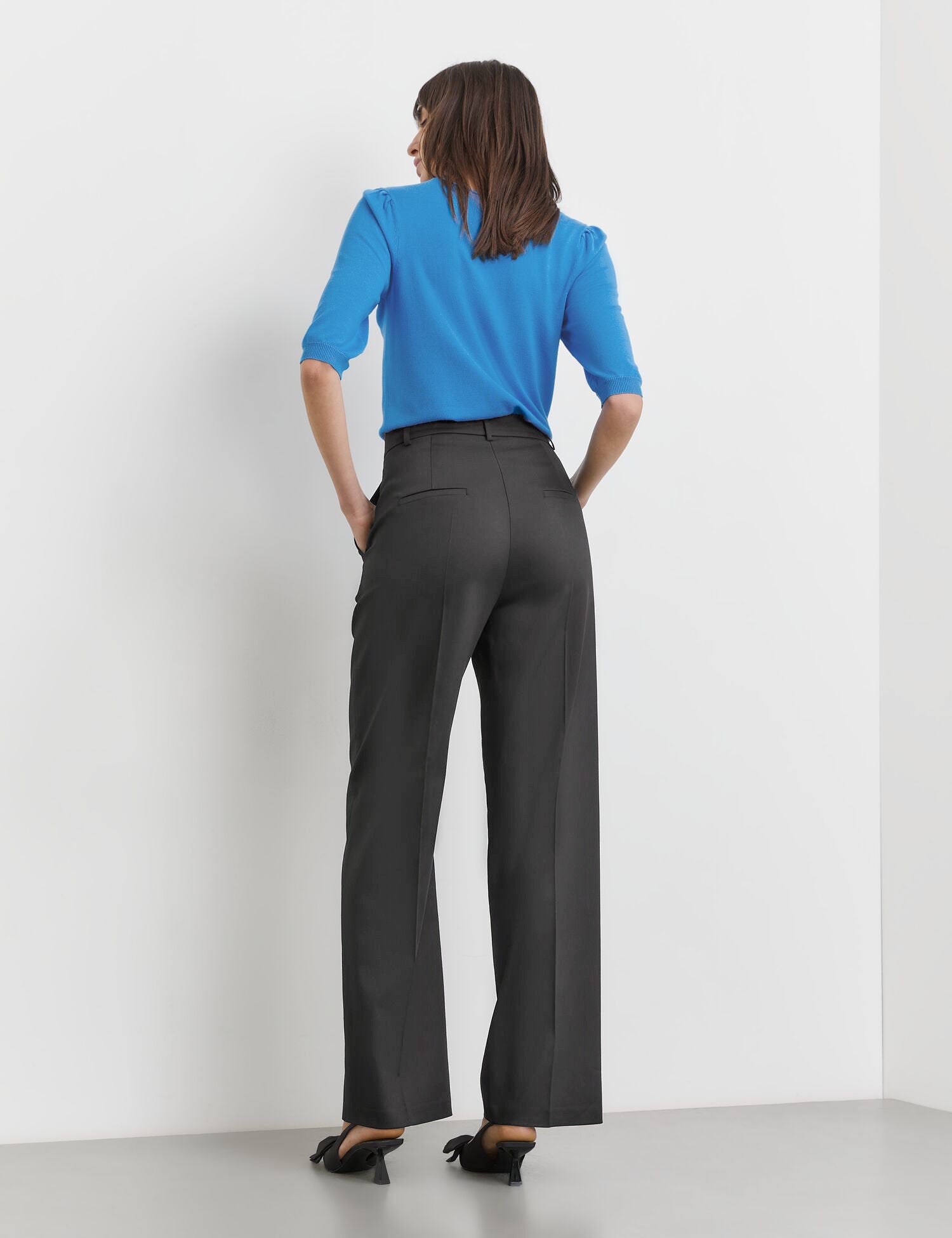 Elegant Trousers With A Wide Leg_06