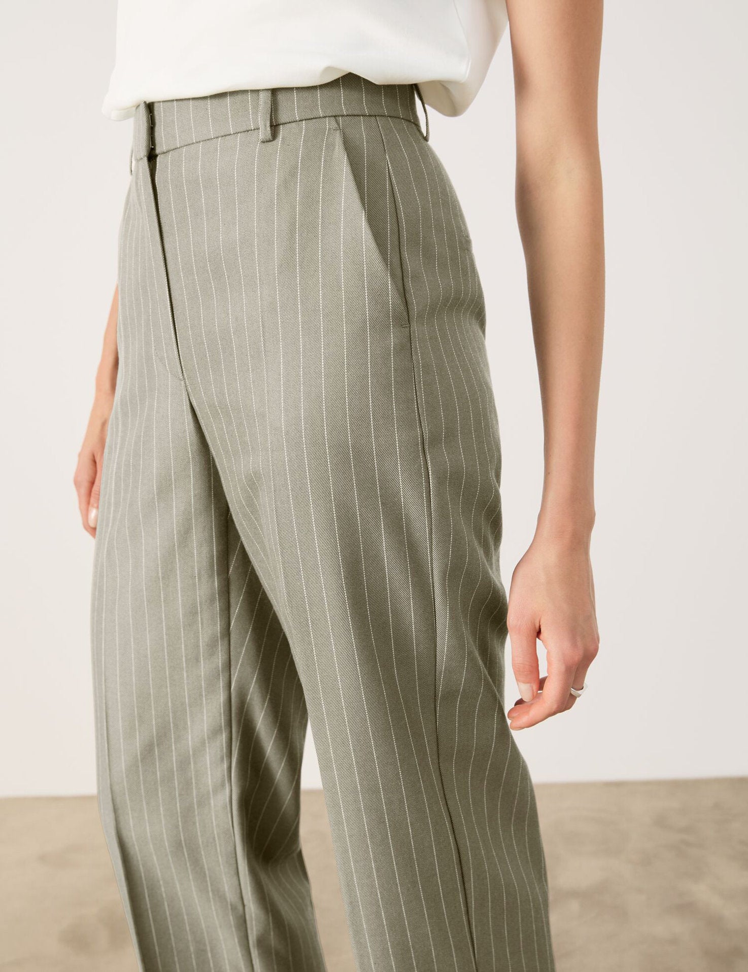 Fine 7/8-Length Pinstripe Trousers In A Straight Fit_04