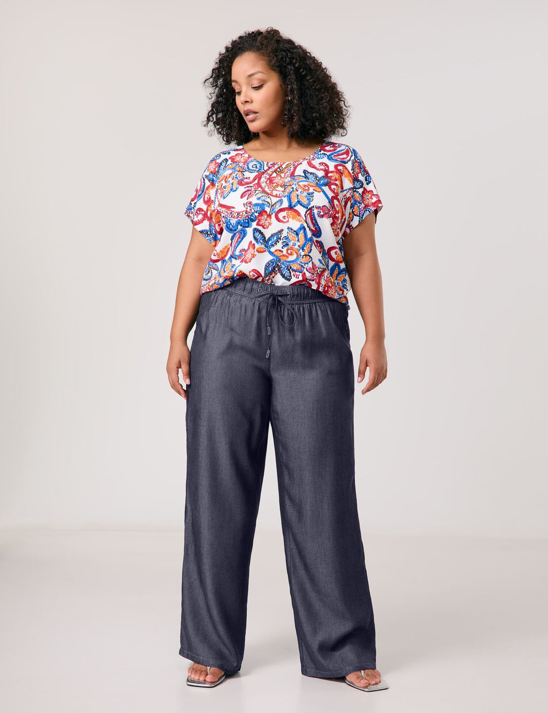 Samoon_Carlotta Flowing Wide Trousers in a Denim Look_620617-21128_8989_01