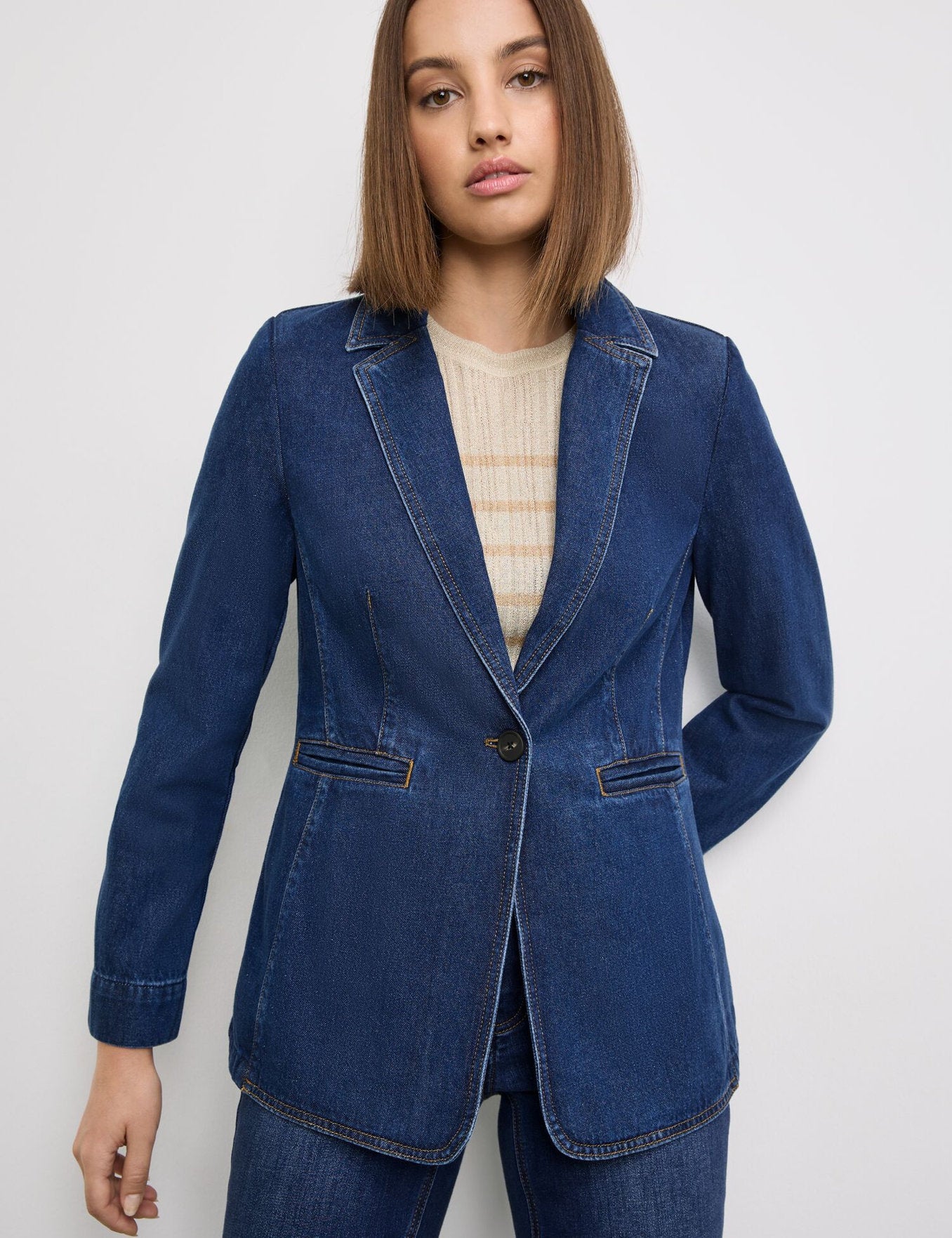 Denim Blazer_630400-11304_8989_01