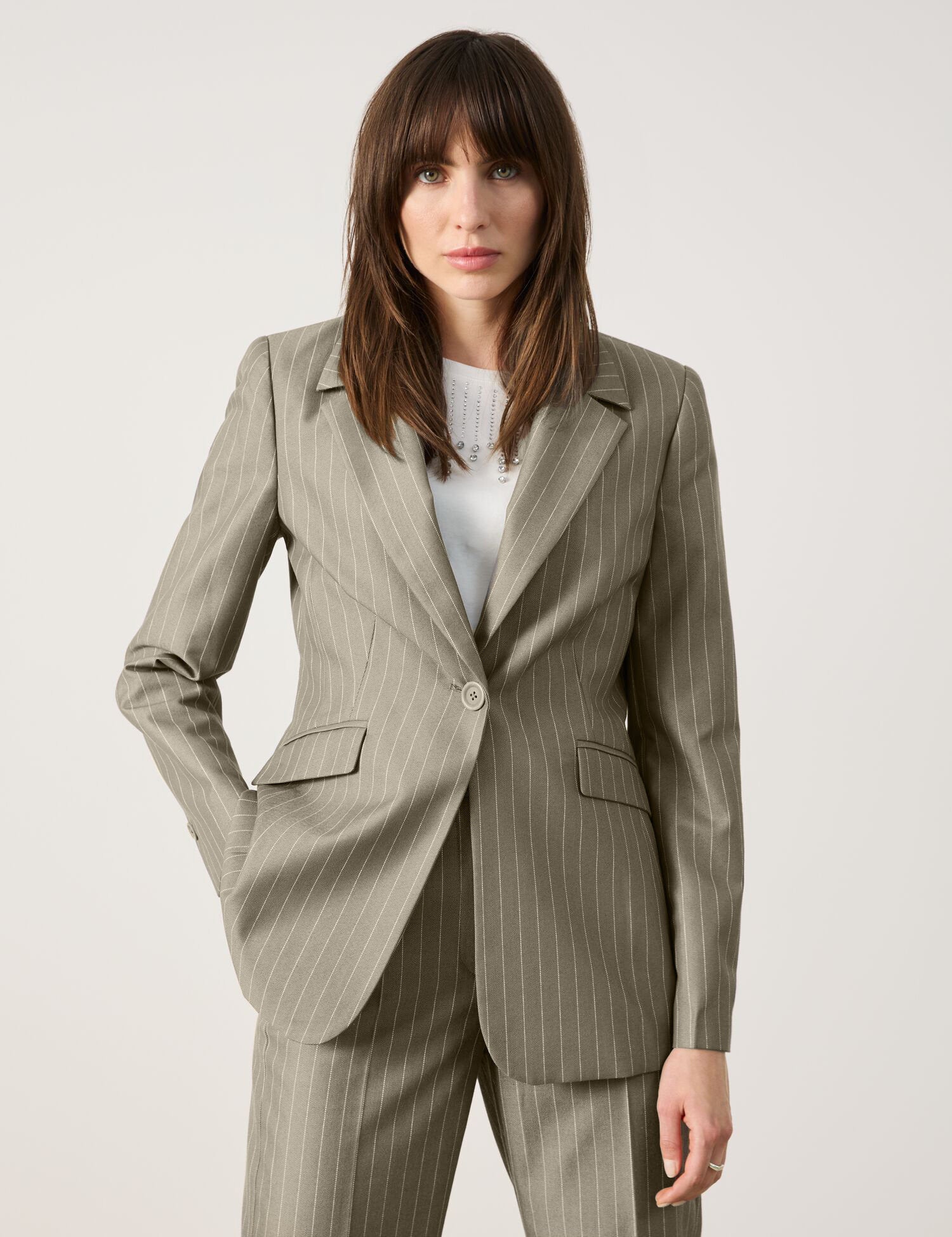 Elegant Blazer With Pinstripes_01