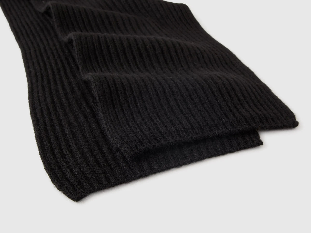 Benetton Black Men 100% Wool Ribbed Scarf SKU: 63UWVU00I_100 Image 02