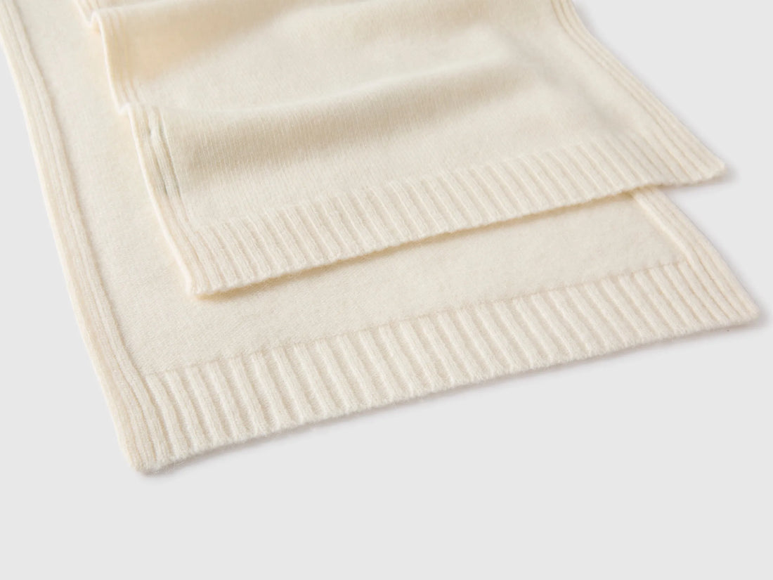 Benetton Creamy White Women 100% Wool Scarf SKU: 63UWVU00K_000 Image 02