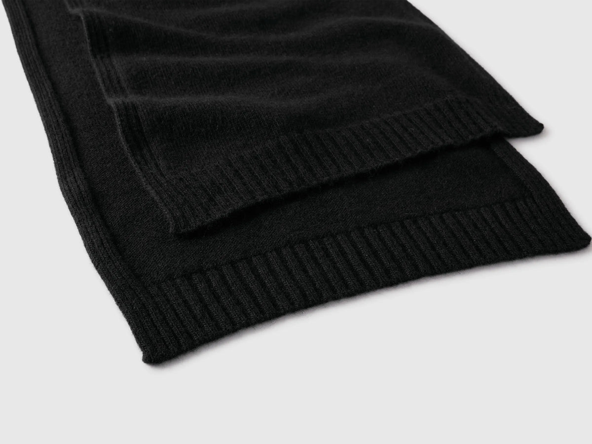Benetton Black Women 100% Wool Scarf SKU: 63UWVU00K_100 Image 02