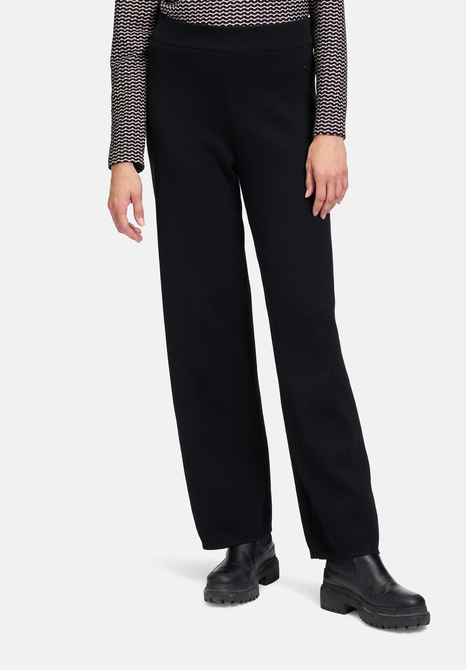 Pull-On Trousers With Elastic Waistband_01