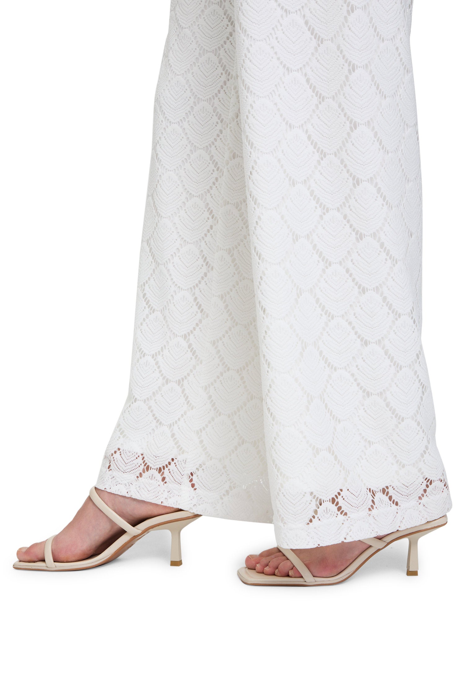 Betty Barclay_Pull-On Trousers with Hole Pattern_6580-3234_1014_06