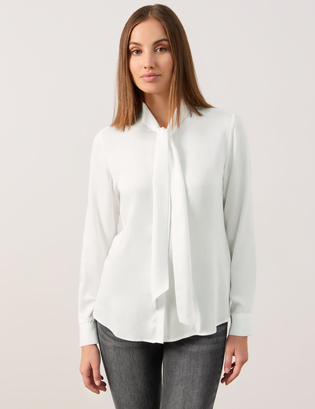 Blouse with Bow Collar_660441-11315_9700_01