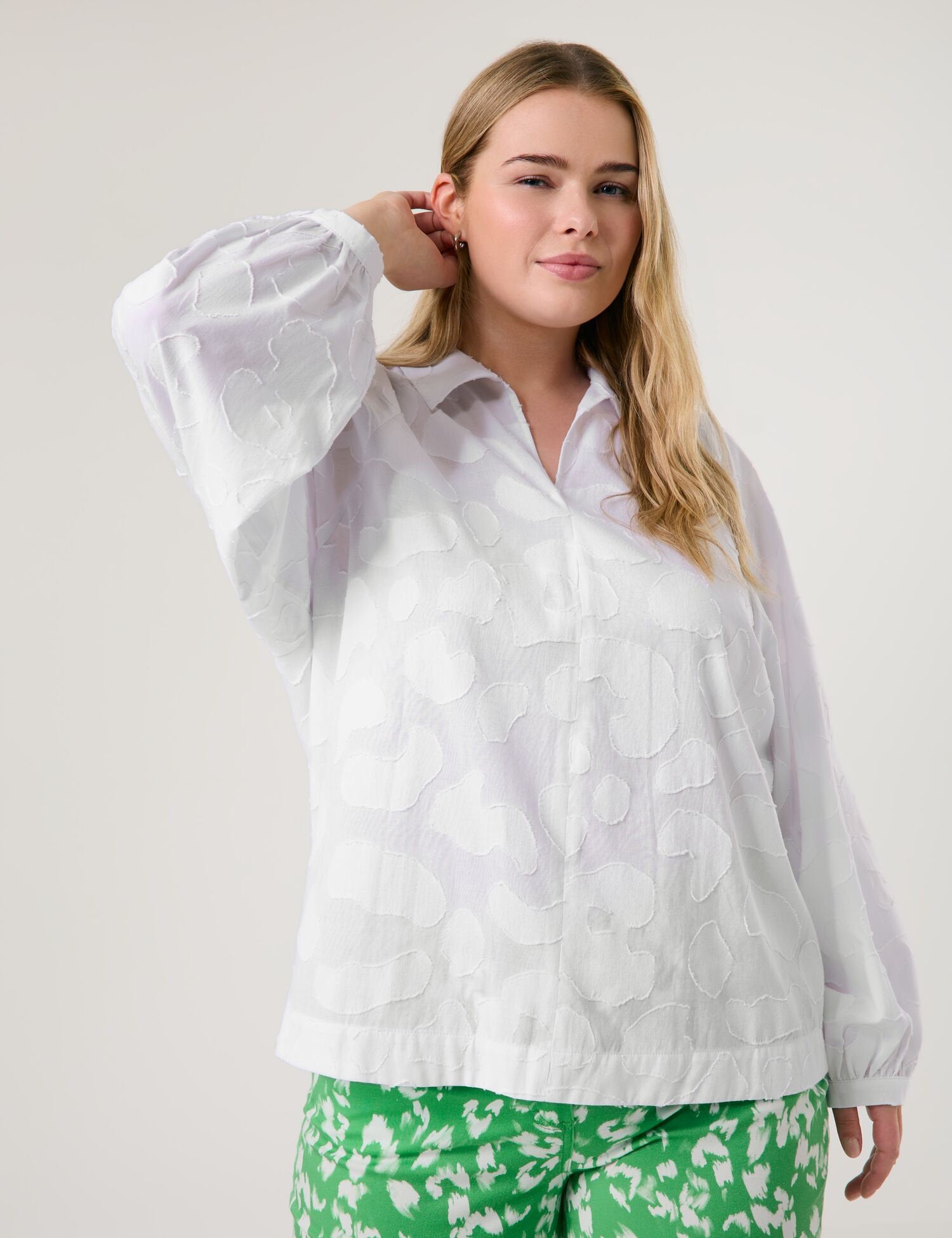 Samoon_Casual Cotton Jacquard Blouse_660631-21136_9600_01