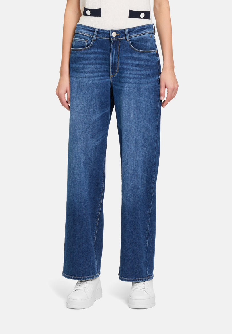 Betty Barclay_Blue Denim_High-Waisted Wide-Leg Jeans_6652-3071_8622_02