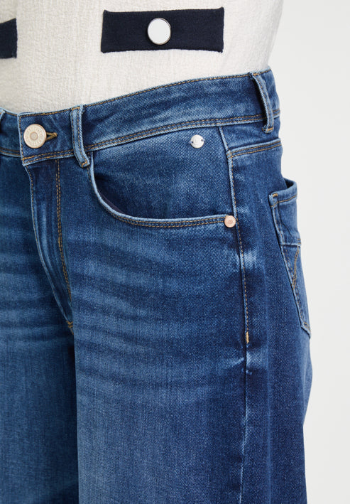 Betty Barclay_Blue Denim_High-Waisted Wide-Leg Jeans_6652-3071_8622_06