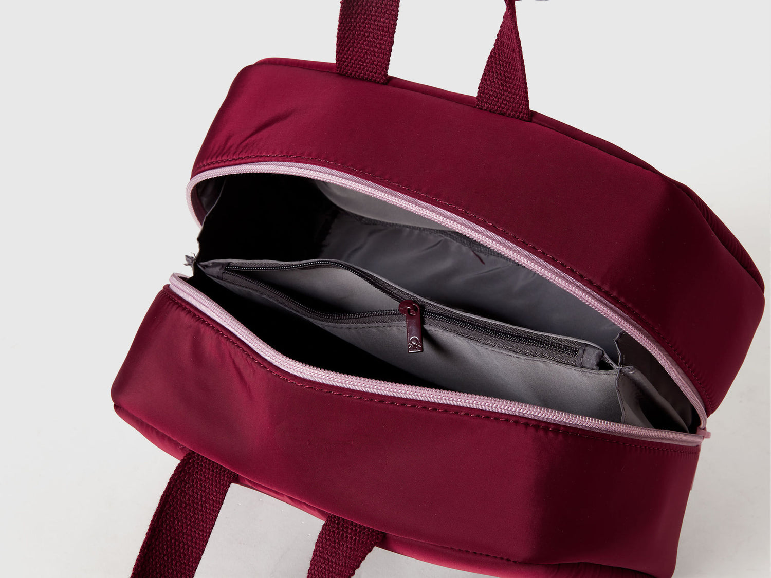 Benetton_Burgundy_Beauty Case with Logo_66YT1Y020_902_03