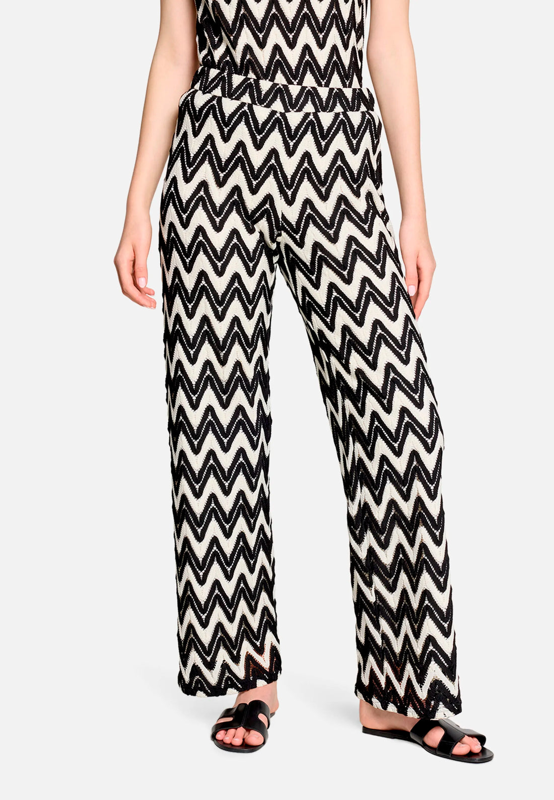 Betty Barclay Black/Cream Women Textured Pull-On Trousers SKU: 6702-3376_9812 Image 01