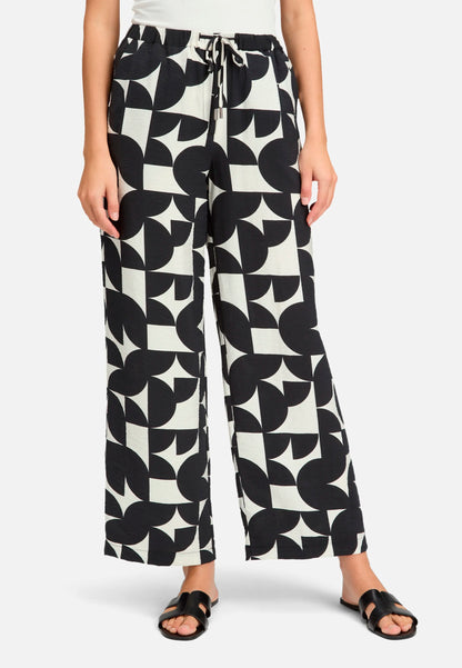 Betty Barclay Black/Cream Women Pull-On Trousers with Print SKU: 6703-3370_9812 Image 01