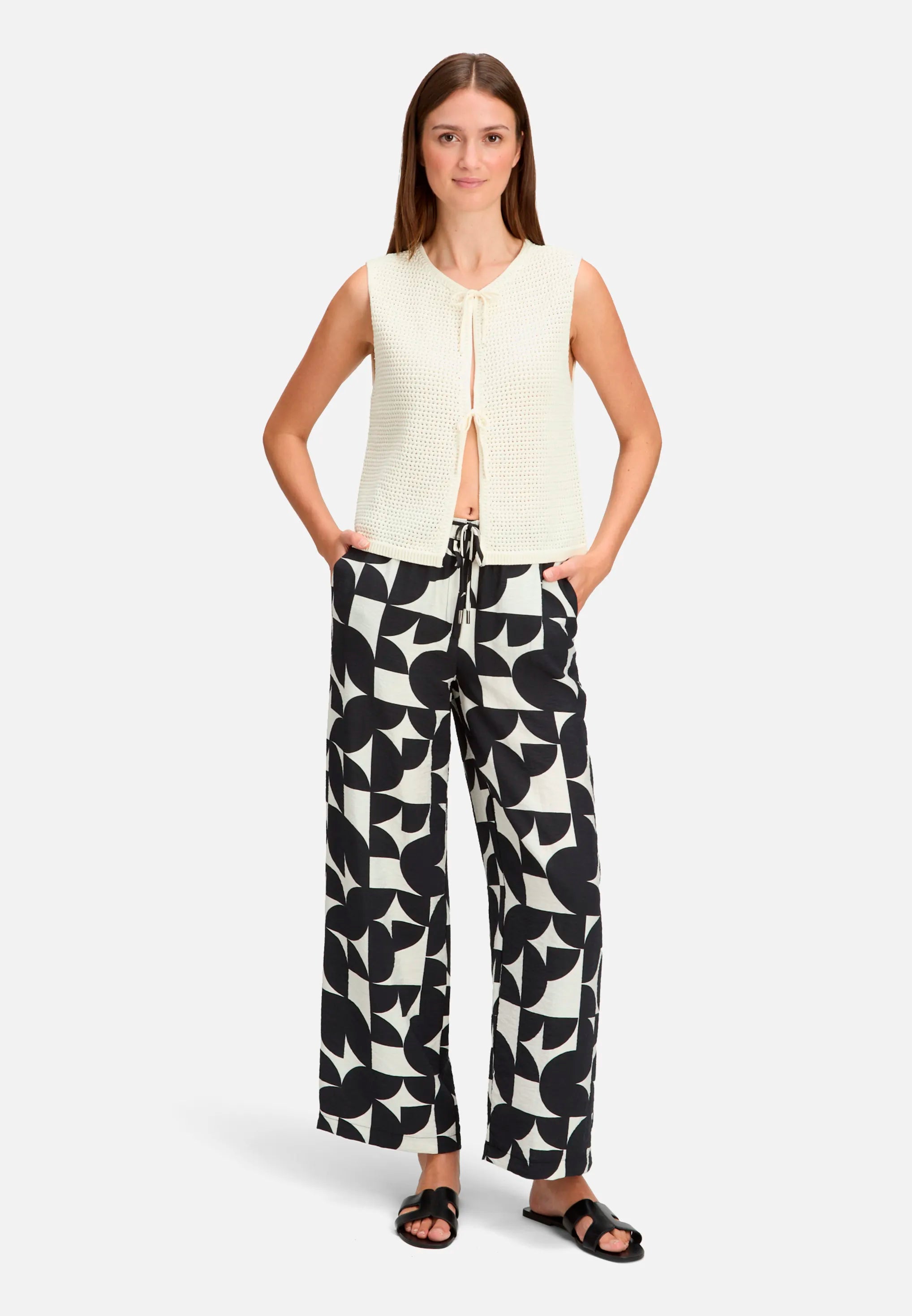 Betty Barclay Black/Cream Women Pull-On Trousers with Print SKU: 6703-3370_9812 Image 02