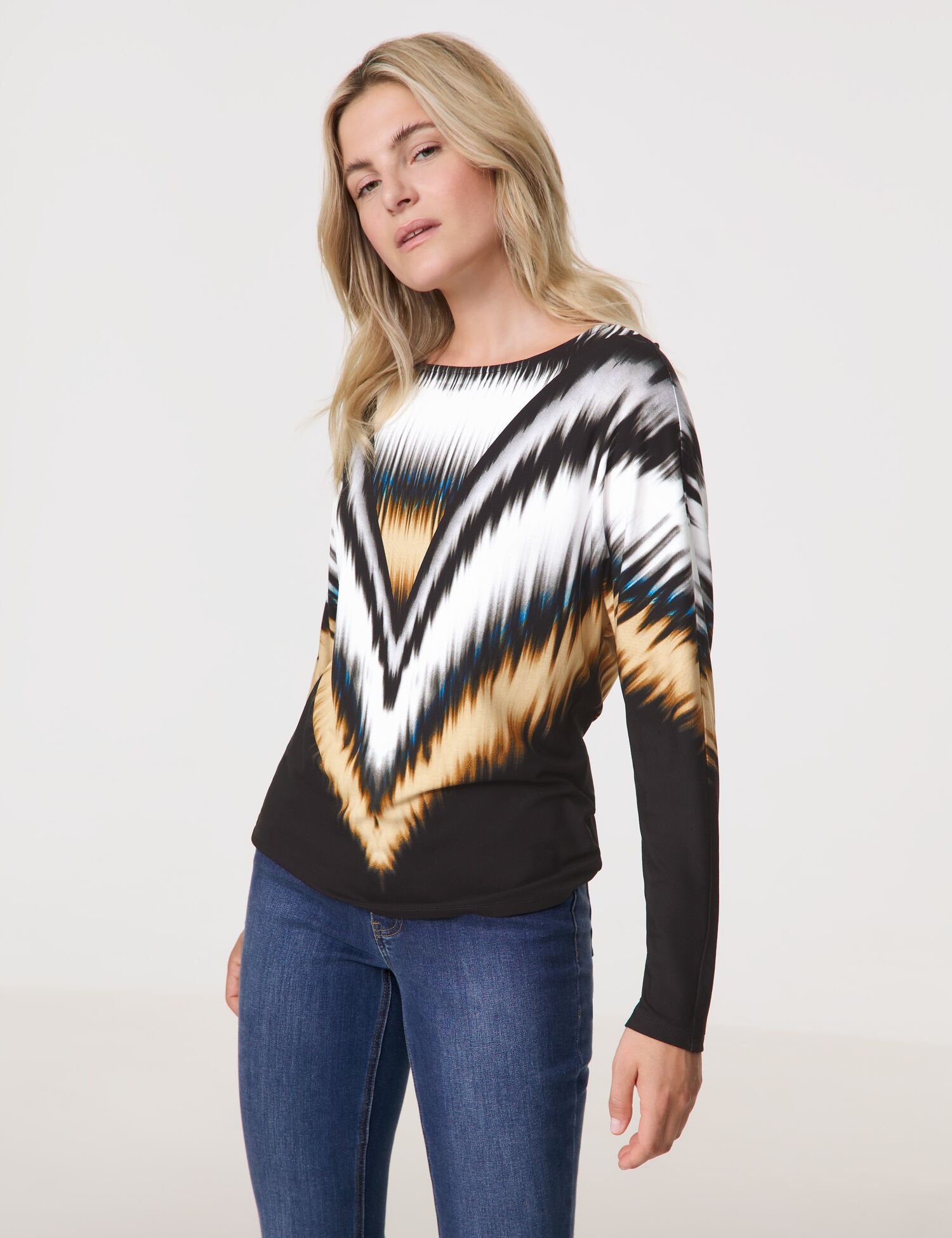 Long Sleeve Top With An Impressive Print_671414-16316_9702_01