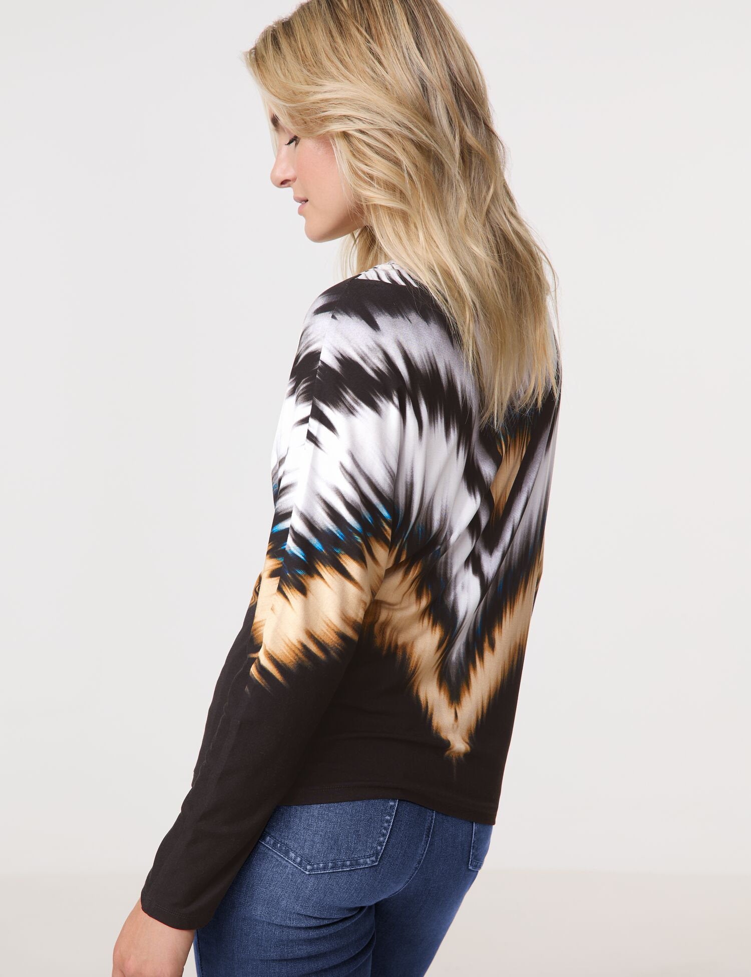 Long Sleeve Top With An Impressive Print_671414-16316_9702_06