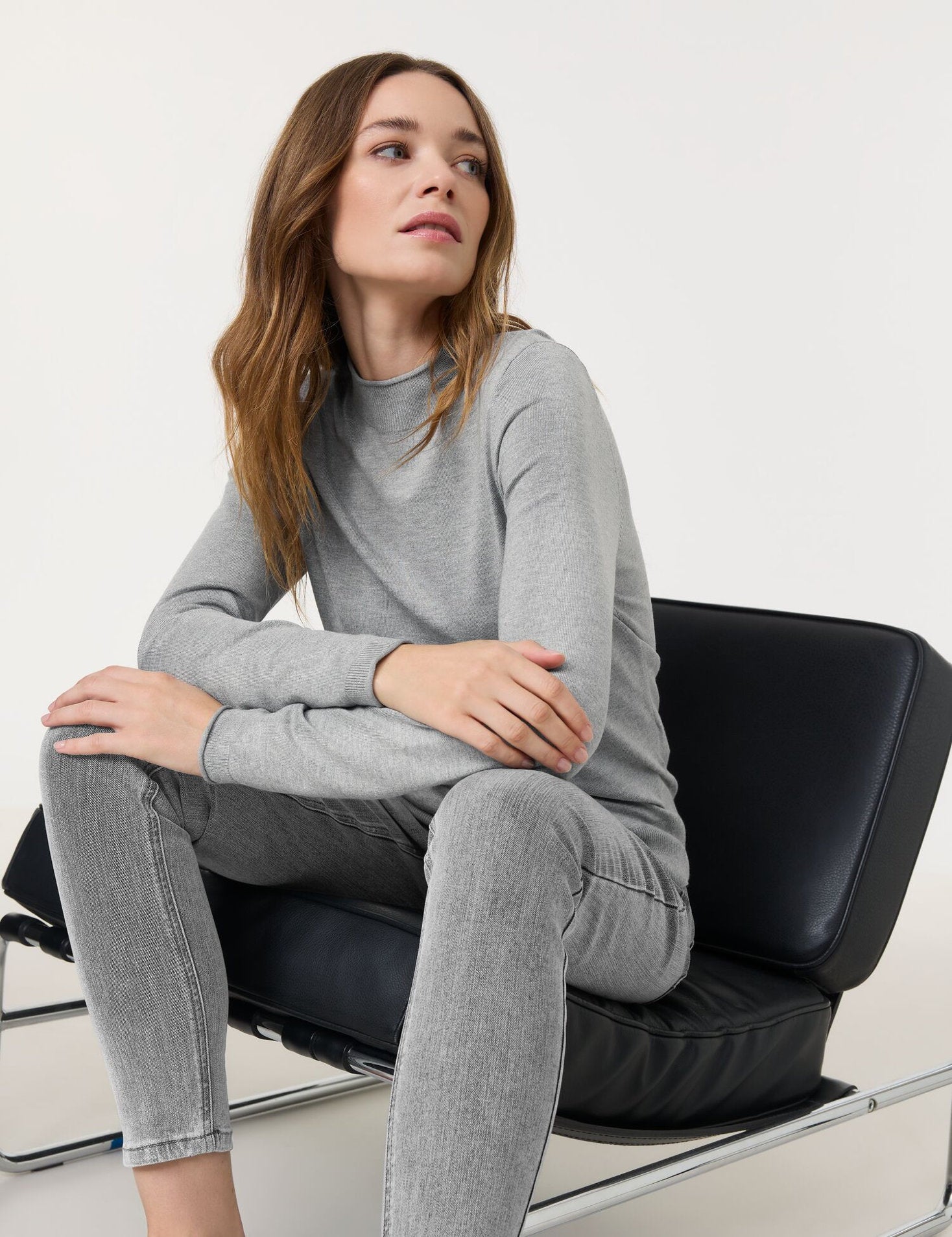 Basic Fine Knit Jumper With A Turtleneck_05