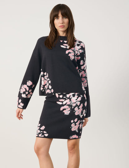 Jumper With Positioned Floral Jacquard_01