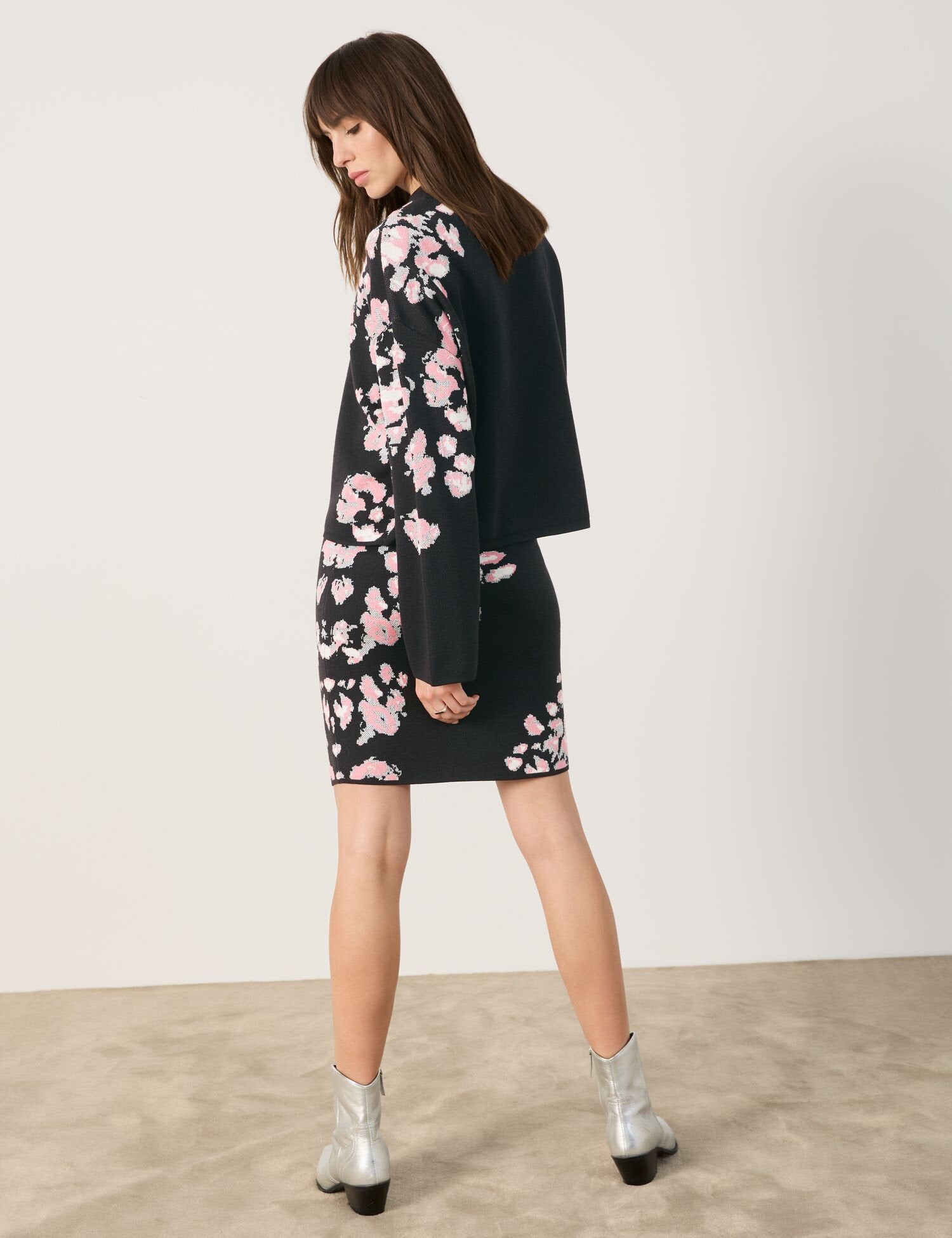 Jumper With Positioned Floral Jacquard_06