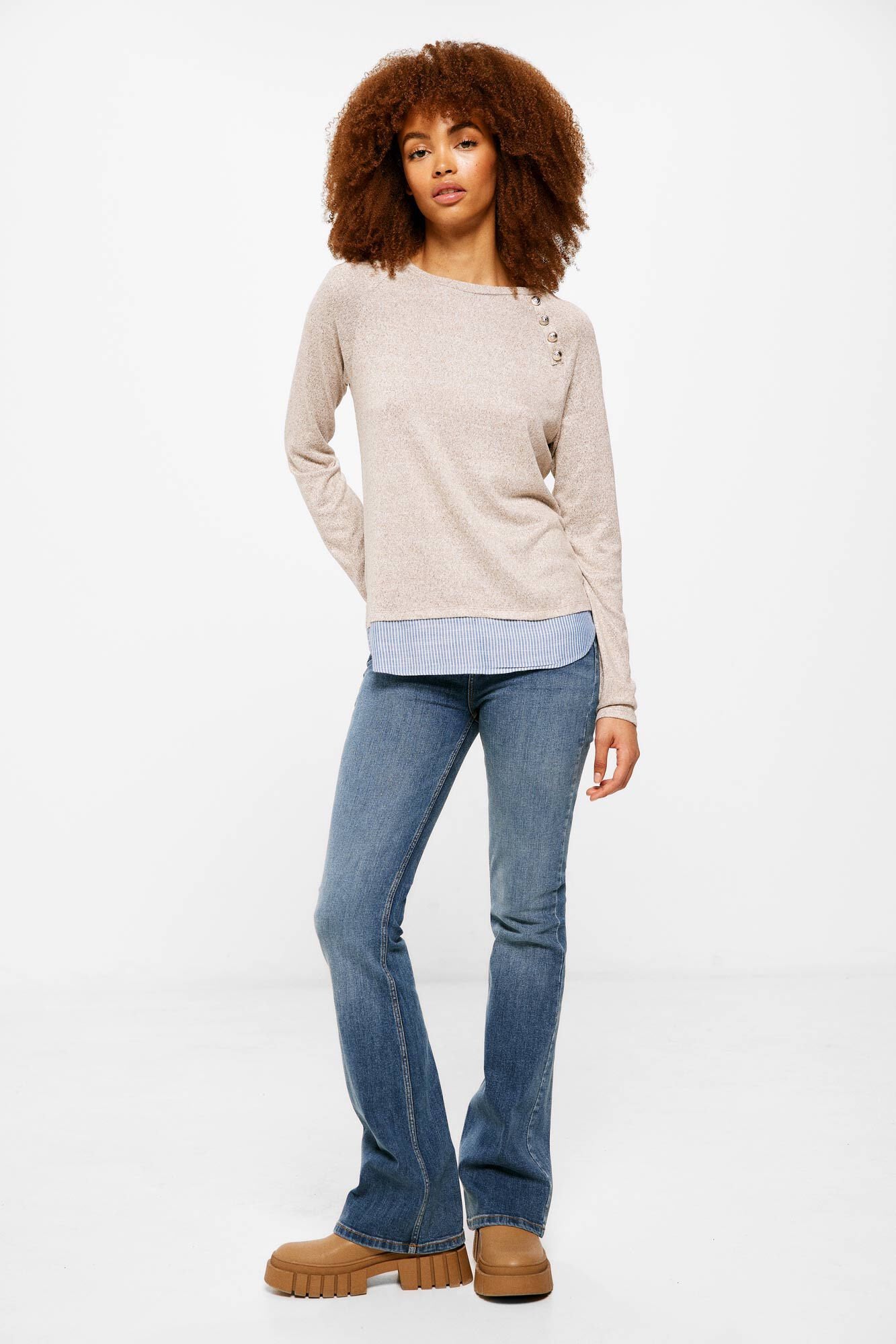 Beige Sweater With Shirt Hem_6765934_33_07