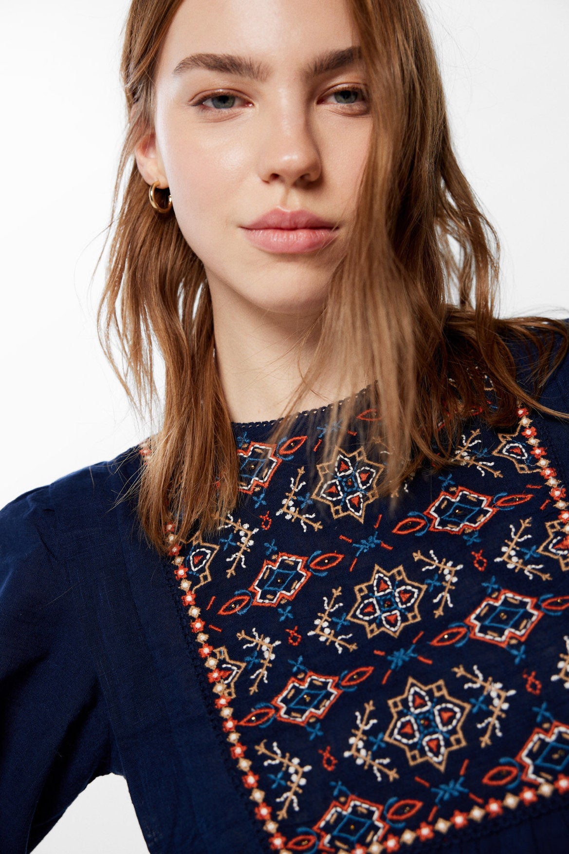 Blouse With Chest Embroidery_6797703_11_03