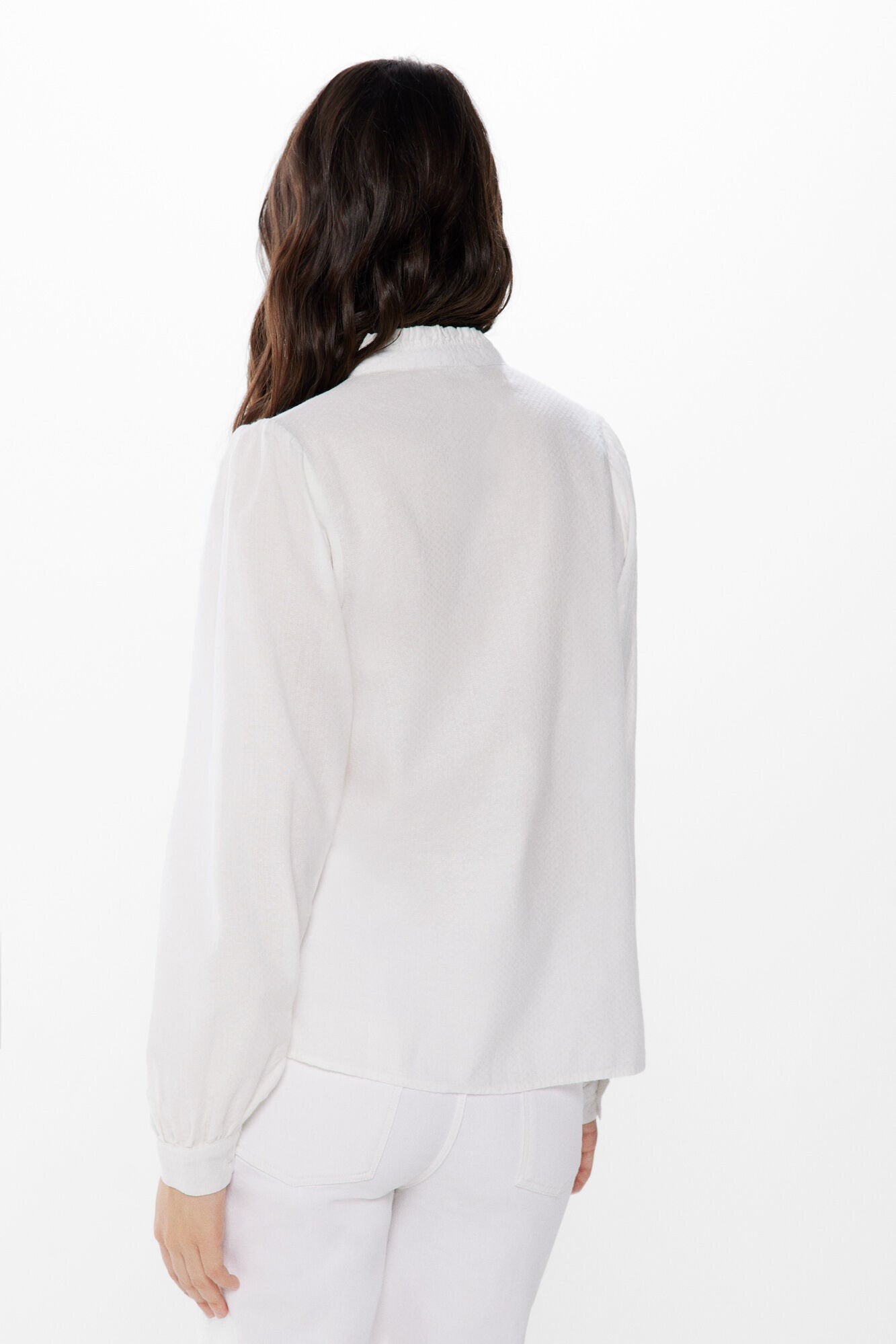 Embroidered Button Up Blouse_6797704_50_03