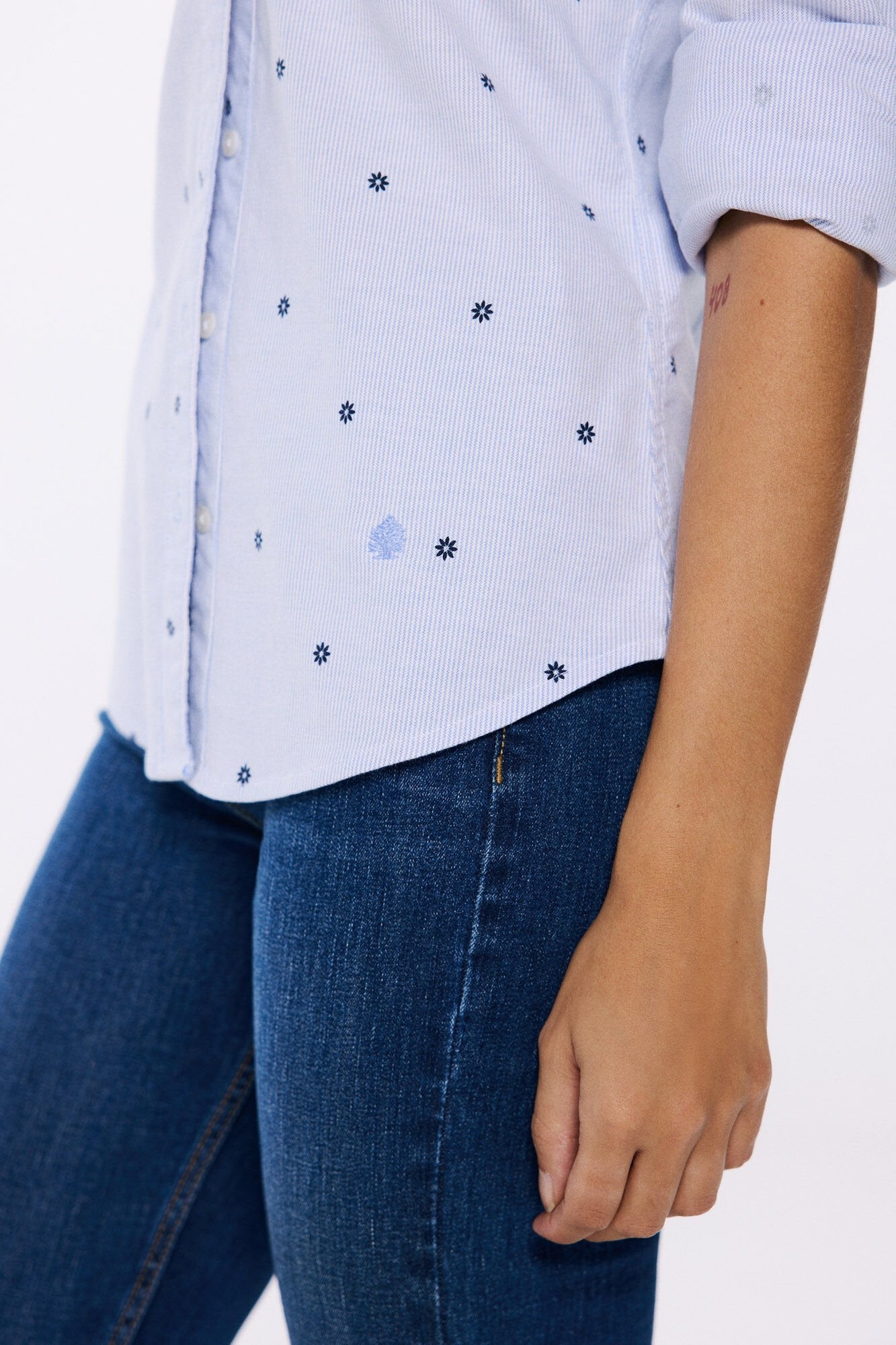 Springfield_V Neckline Oxford Shirt_6799703_80_05