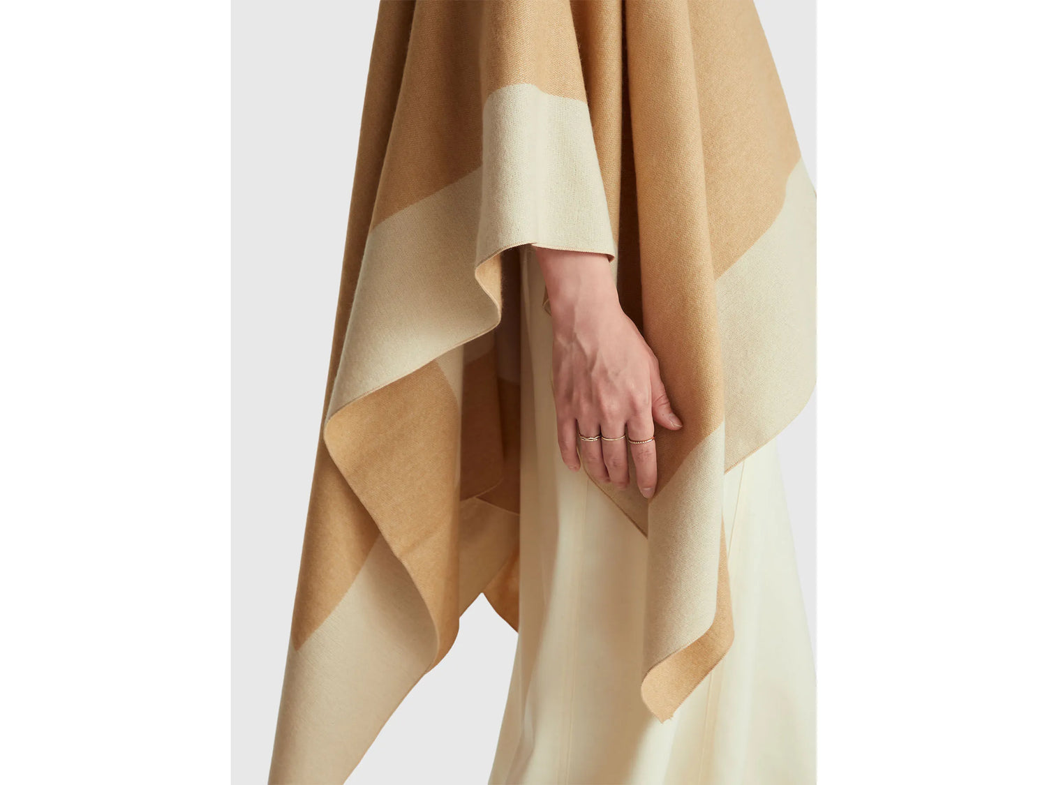 Benetton_Camel_Reversible Cape_67MDDU01W_193_04