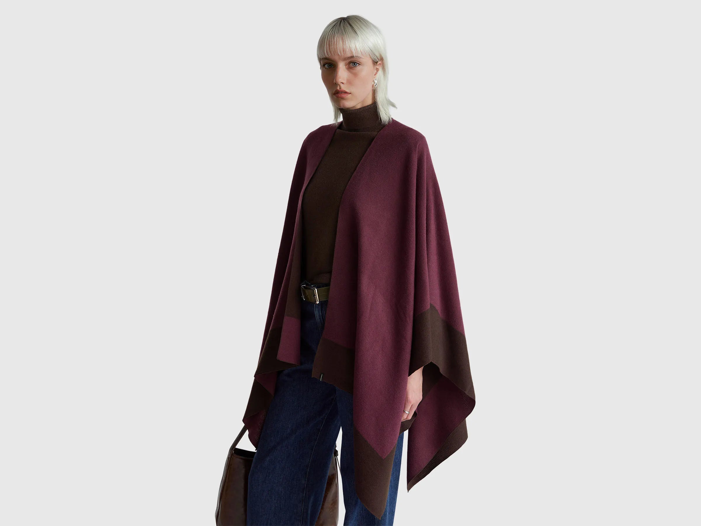 Benetton_Plum_Reversible Cape_67MDDU01W_1D3_01