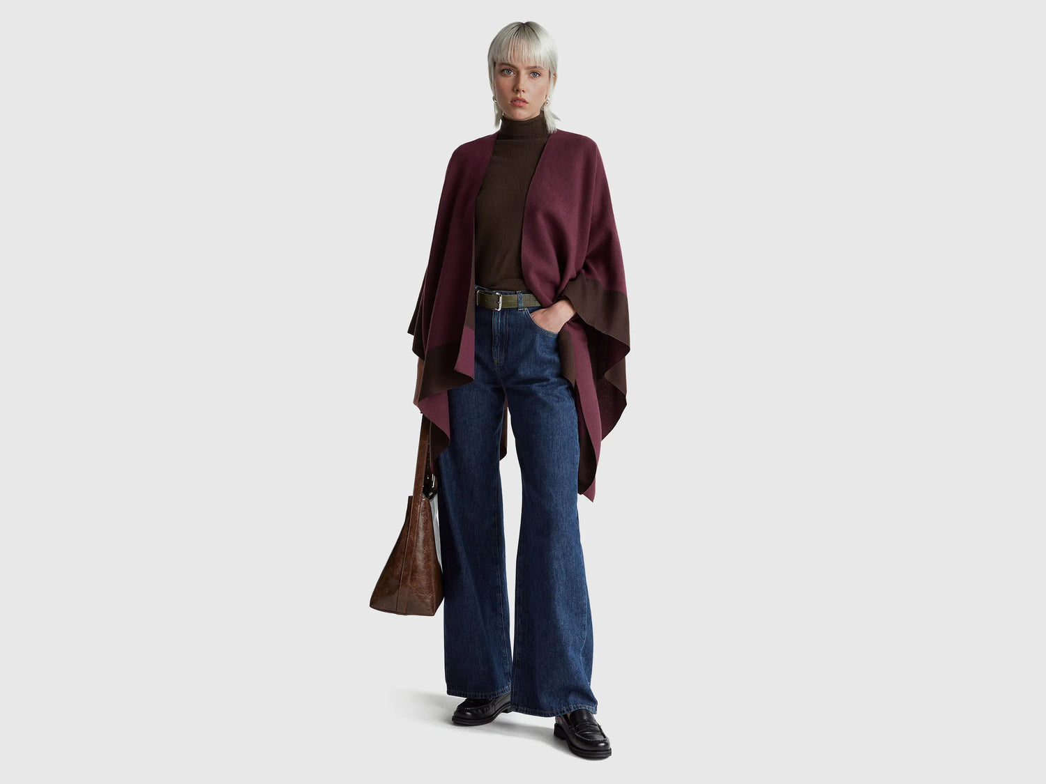 Benetton_Plum_Reversible Cape_67MDDU01W_1D3_03