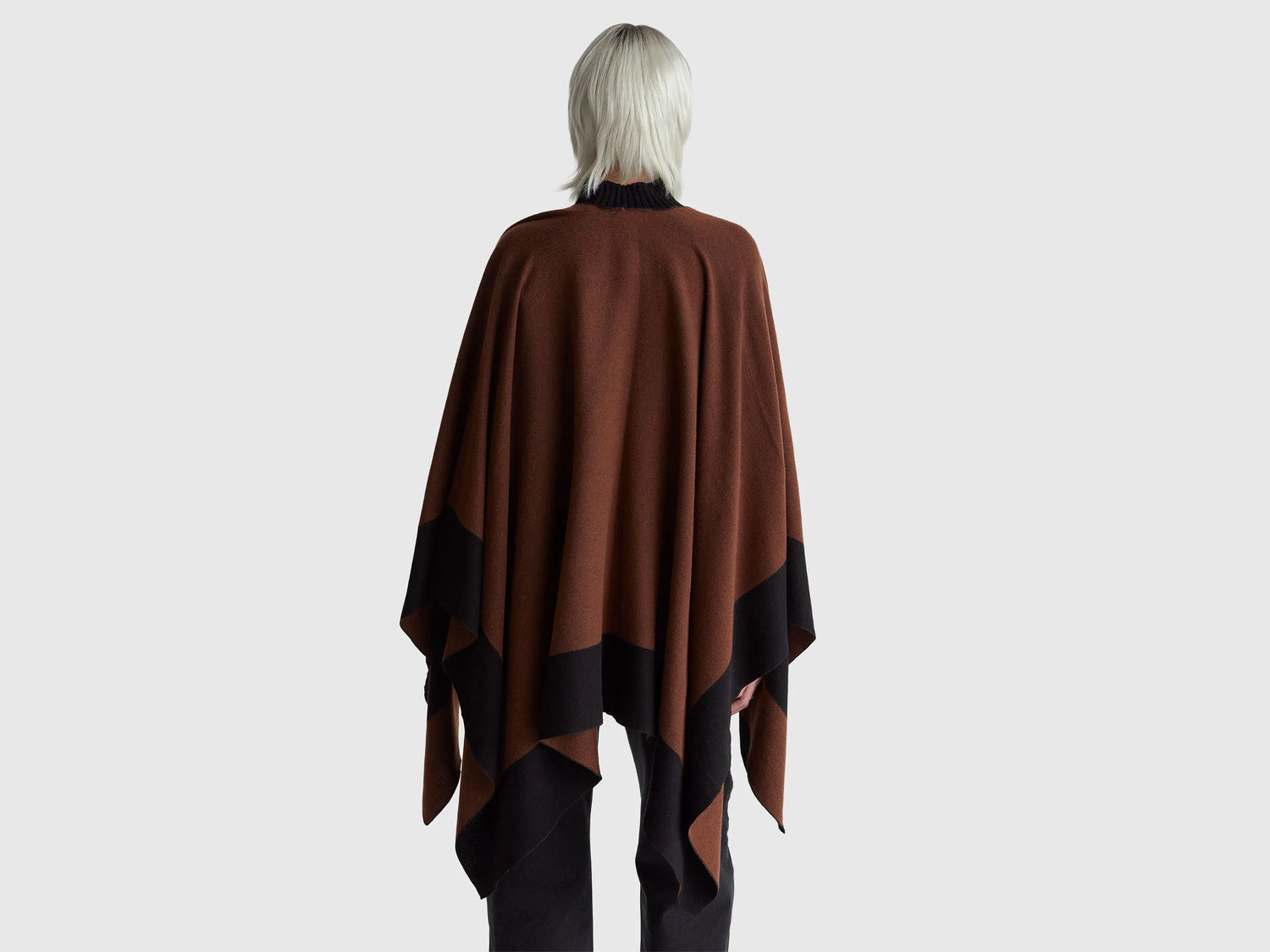 Benetton_Brown_Reversible Cape_67MDDU01W_901_02
