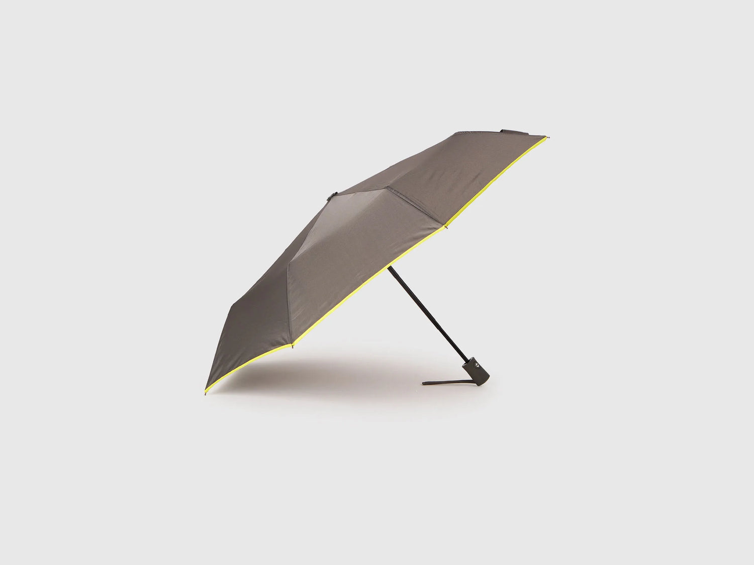 Benetton_Brown_Gray Umbrella_67OZU8002_15M_03