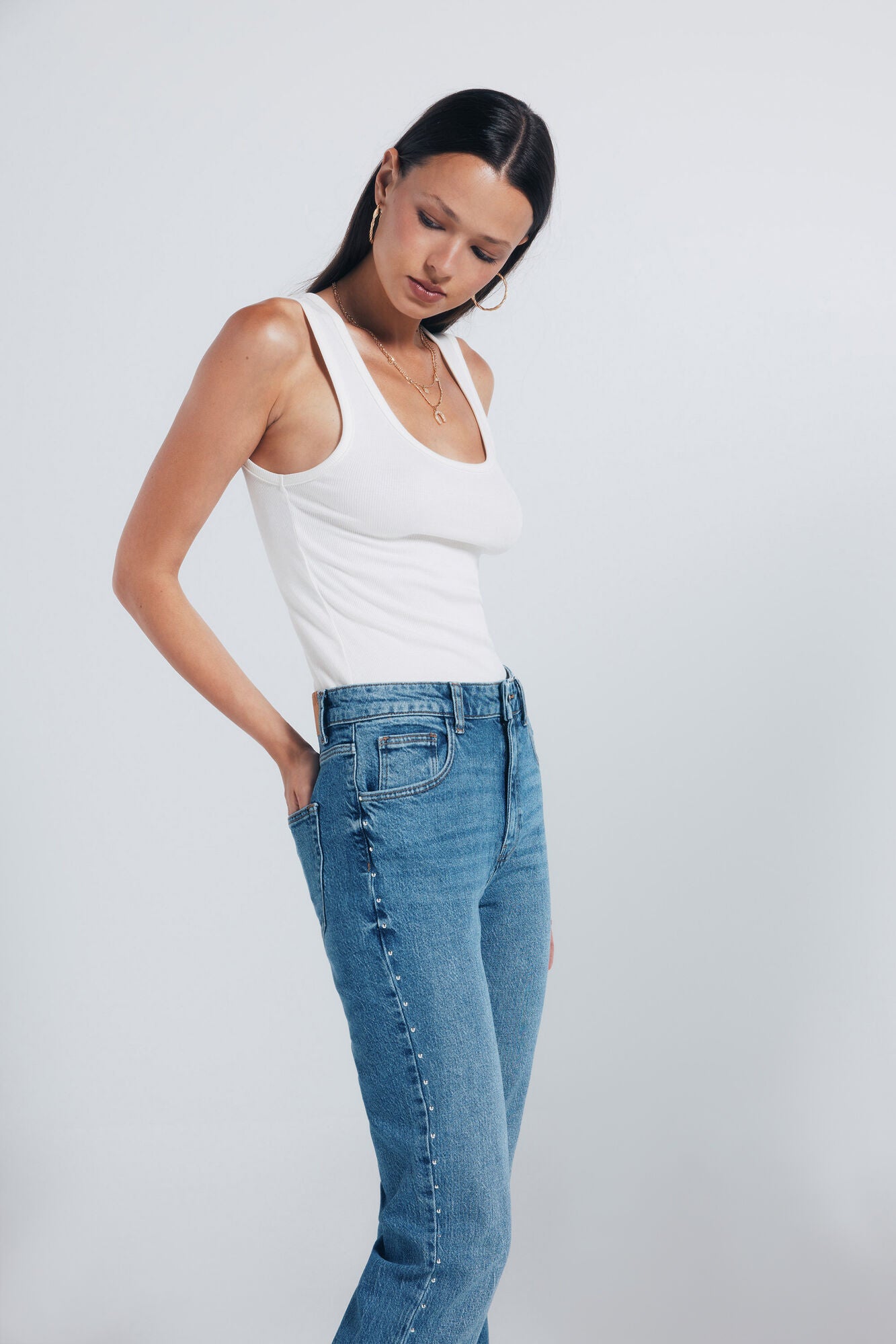 Springfield_Blue_Studded Straight Jeans_6822693_14_03