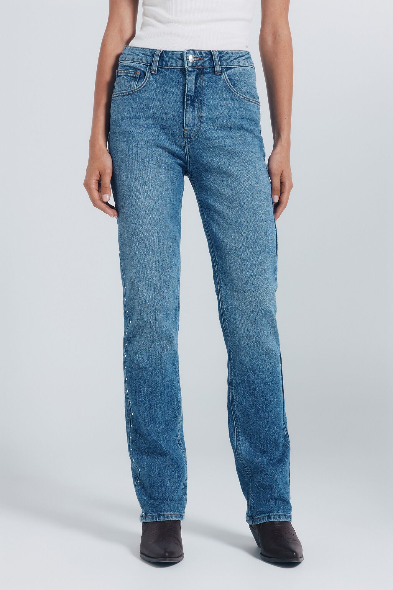 Springfield_Blue_Studded Straight Jeans_6822693_14_04
