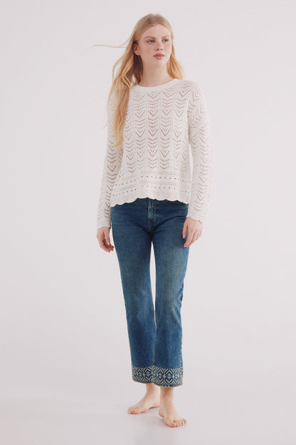 Springfield_Embroidered Hem Rise Jeans_6829790_15_01