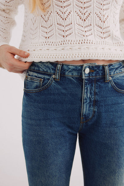 Springfield_Embroidered Hem Rise Jeans_6829790_15_04