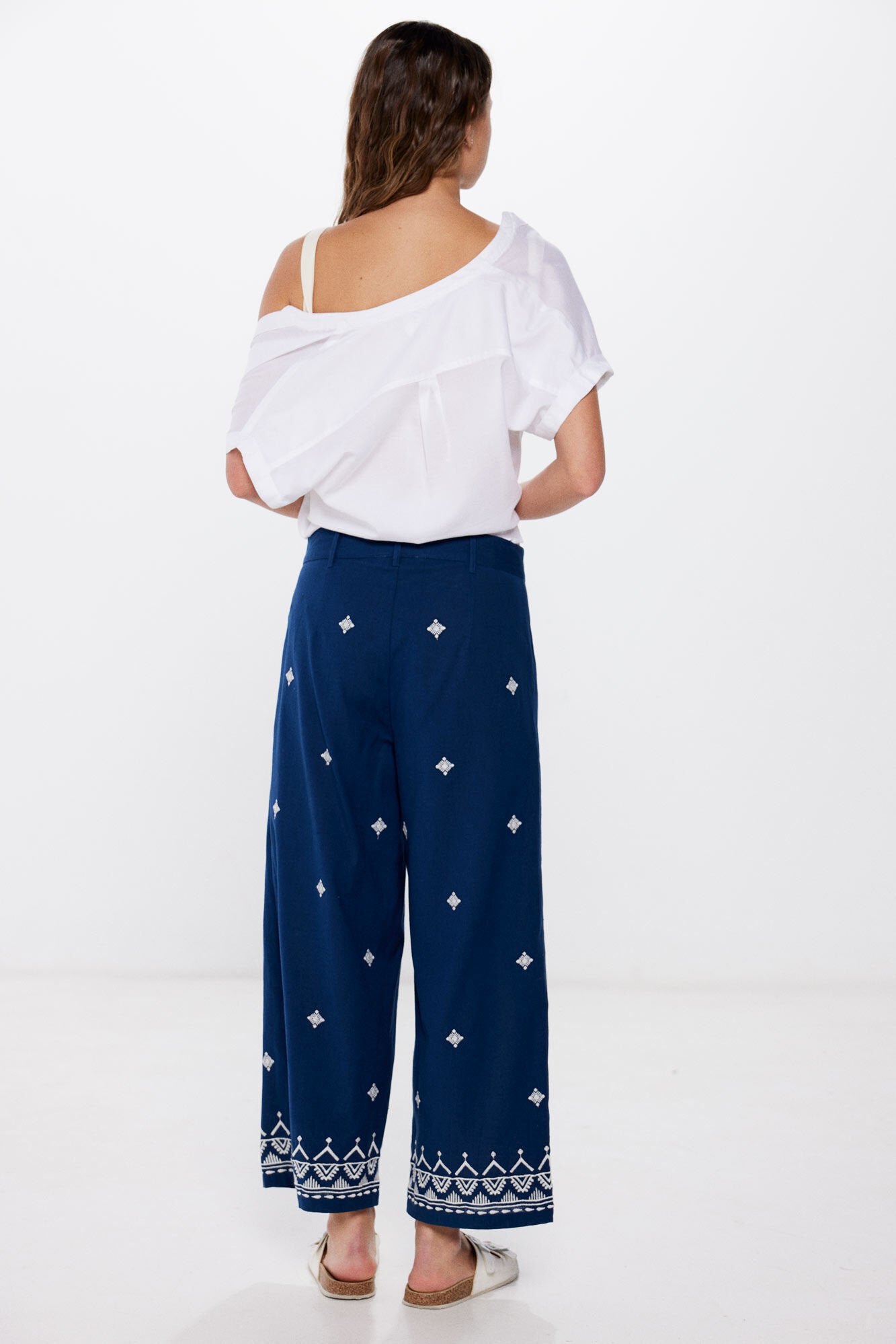 Linen Cotton Embroidered Pants_6838015_10_05