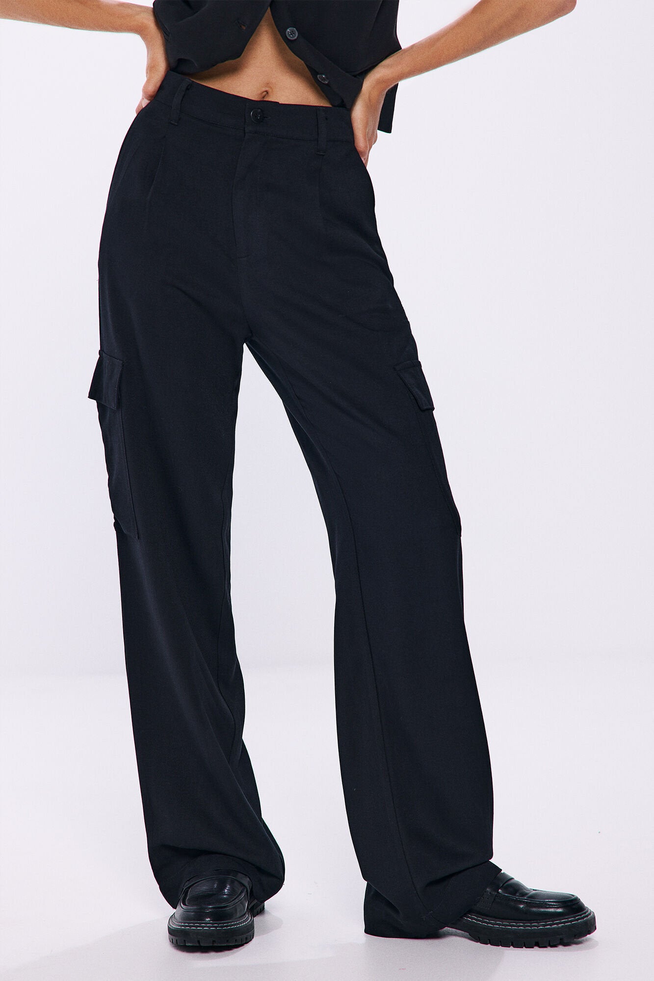 Flowing Cargo Trousers_6838047_01_02