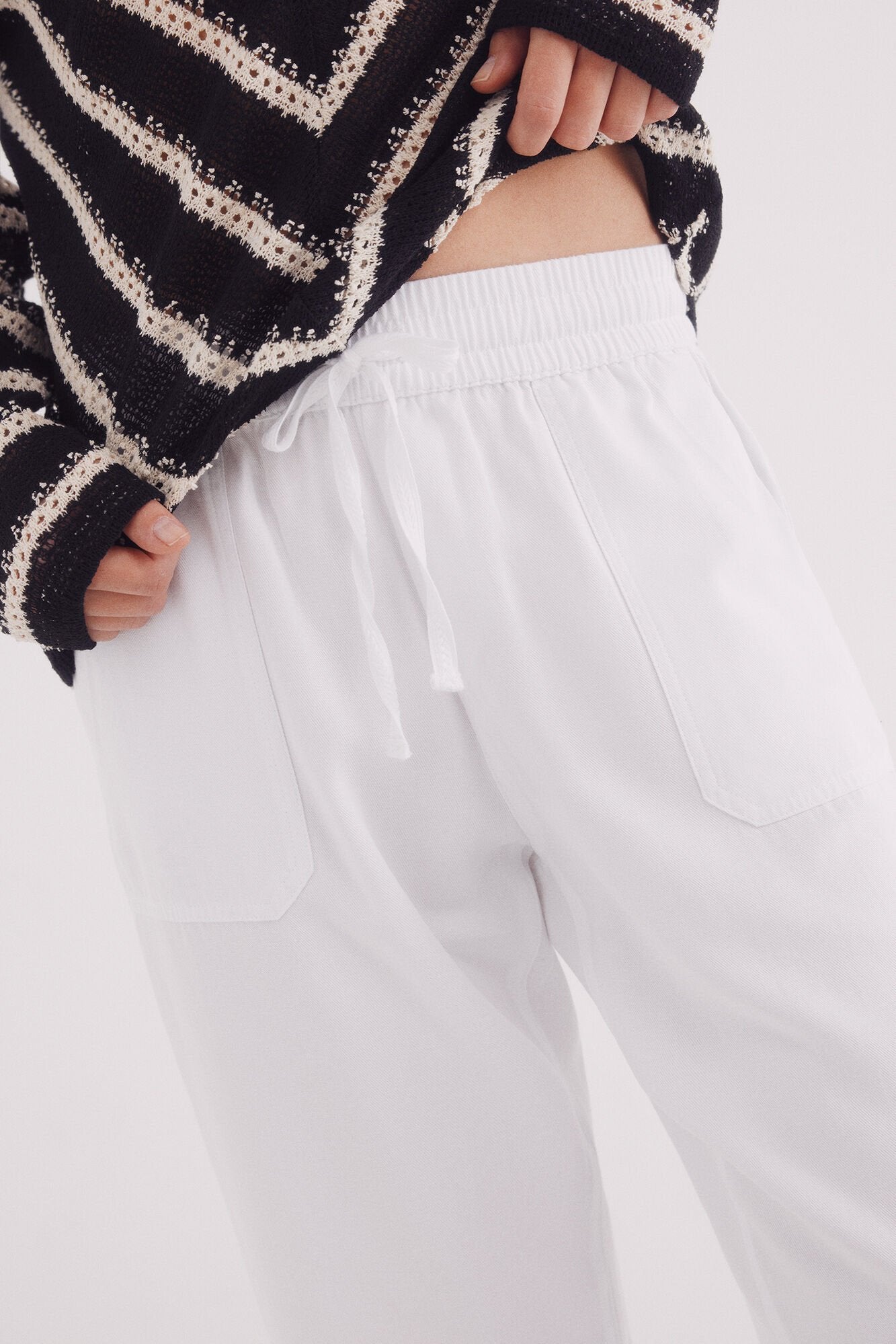 Springfield_Cotton Lyocell Jogger Pants_6839222_99_02