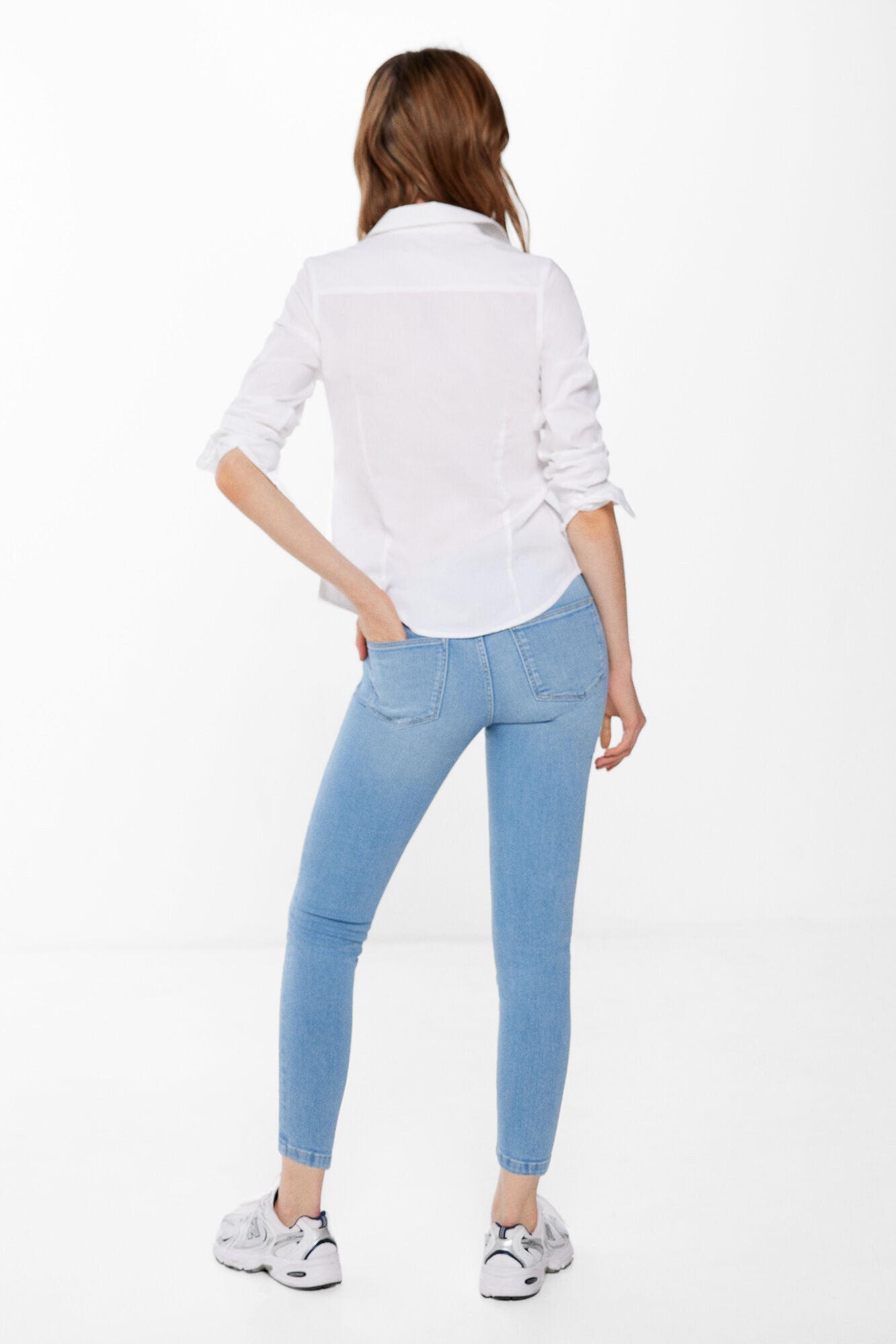 Light Wash Skinny Fit Jeans_6847382_13_04