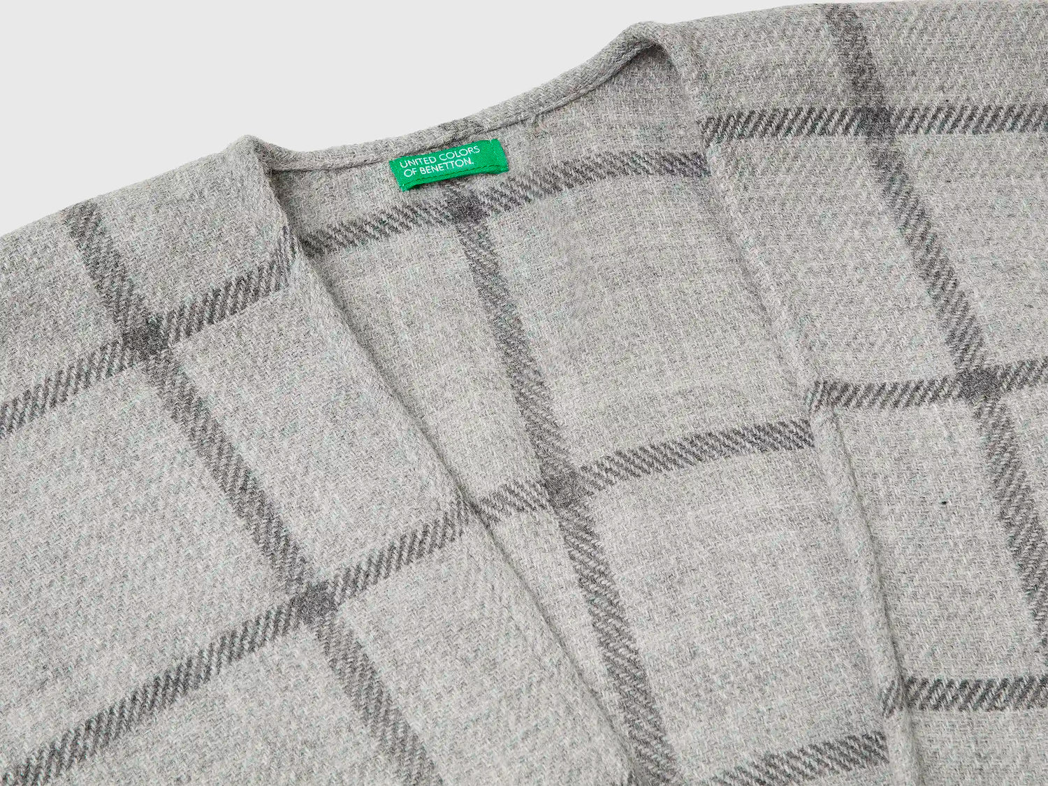 Benetton_Gray_Check Jacquard Cloak_6DDWDU01V_910_03
