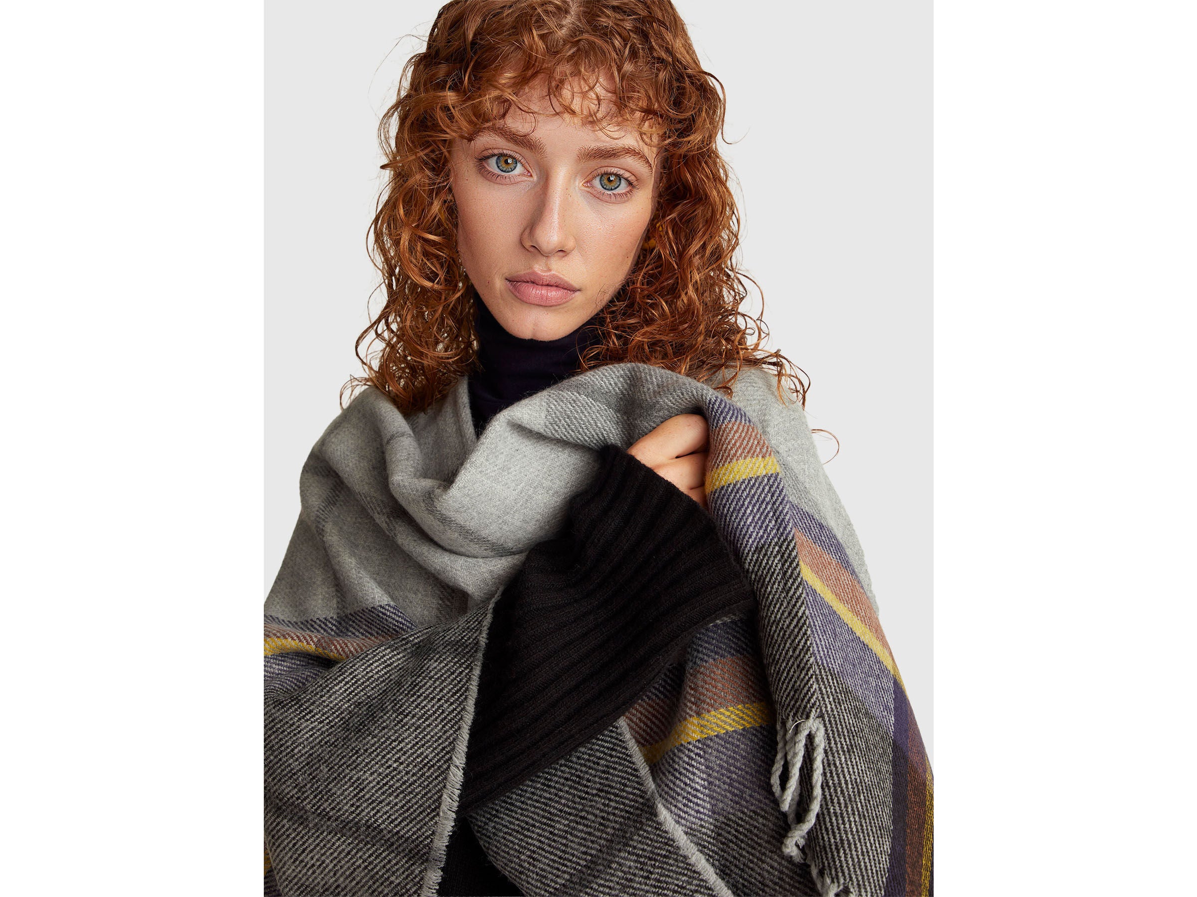 Benetton_Gray_Check Jacquard Cloak_6DDWDU01V_910_07