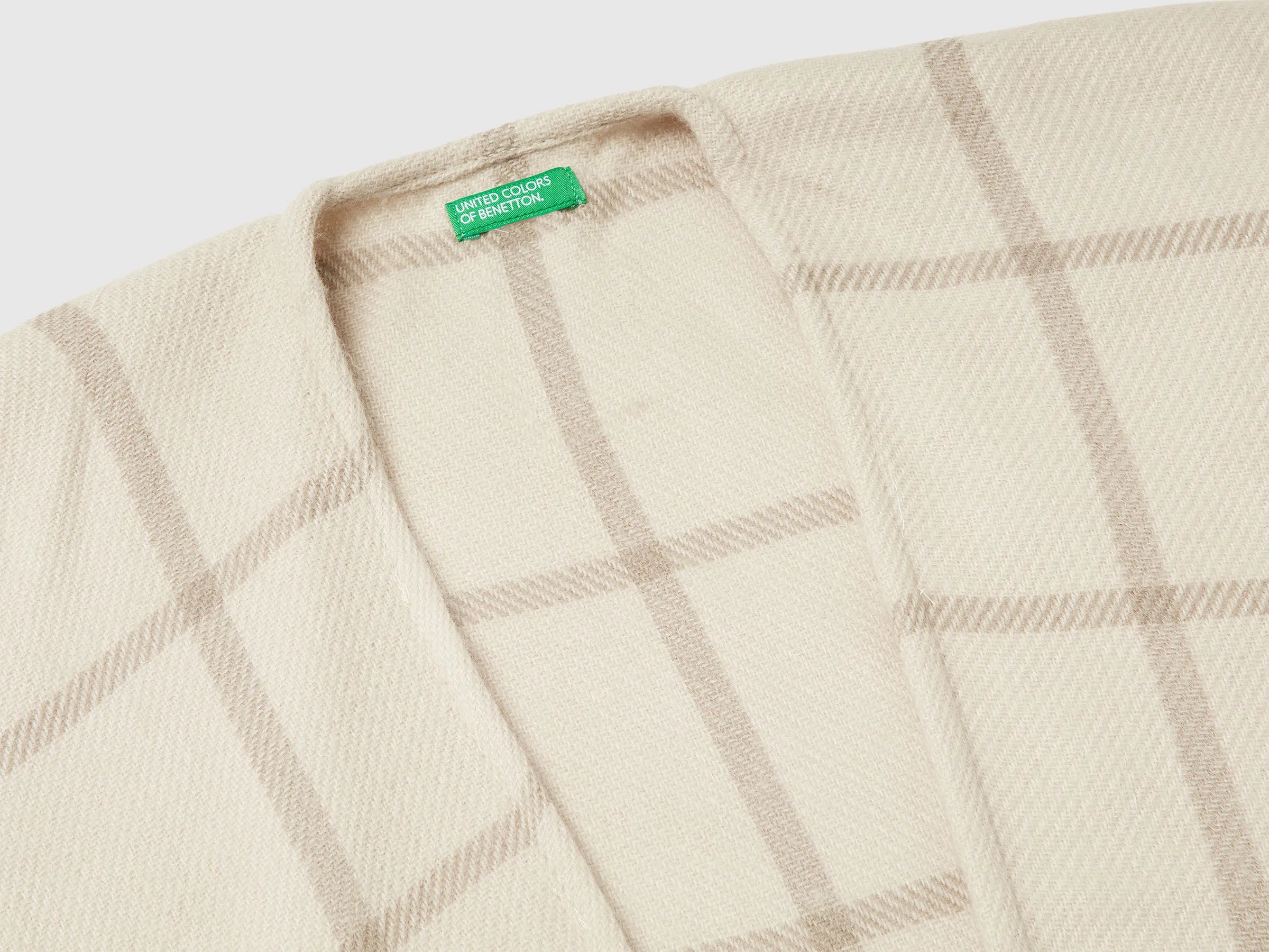 Benetton_Light Gray_Check Jacquard Cloak_6DDWDU01V_911_07