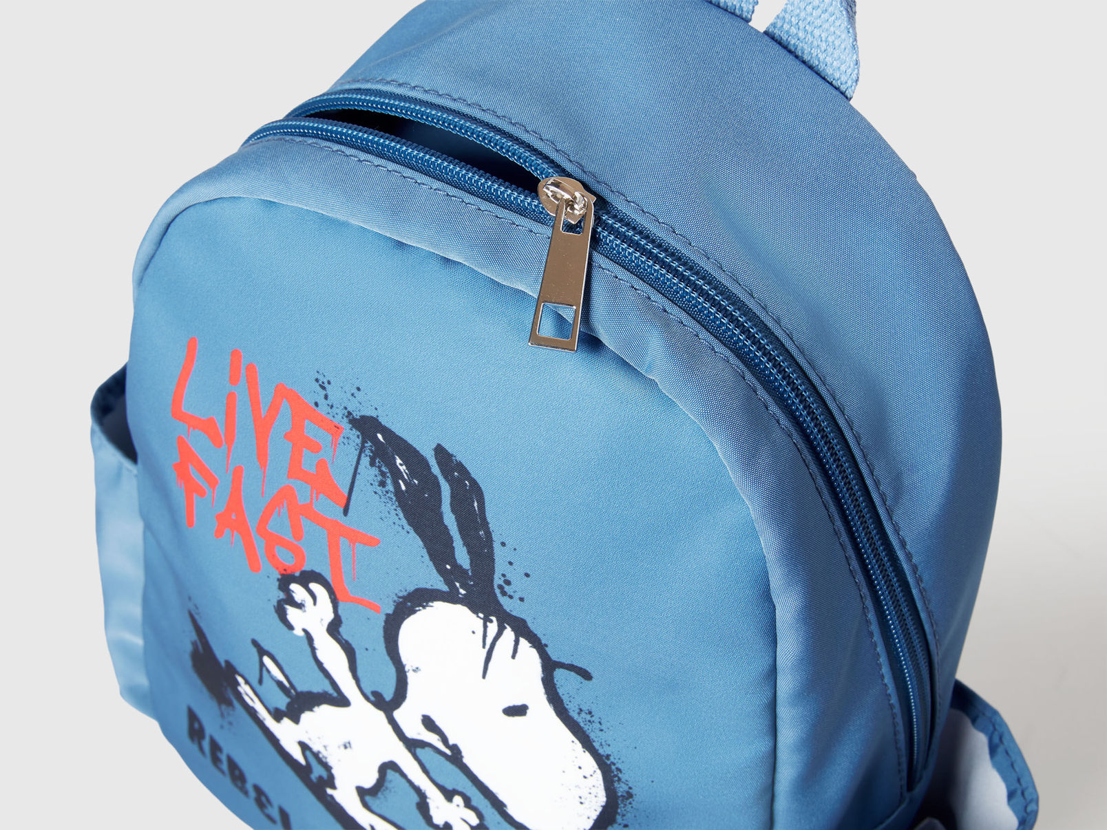 Benetton_Light Blue_Snoopy ©Peanuts Rucksack_6E91GY00T_0W2_03