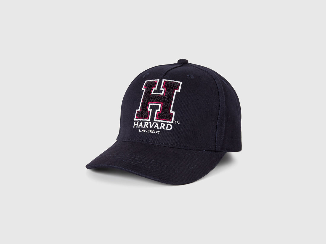 Benetton_Dark Blue_Cap with Embroidery ©Harvard University_6MCMCA02R_016_01