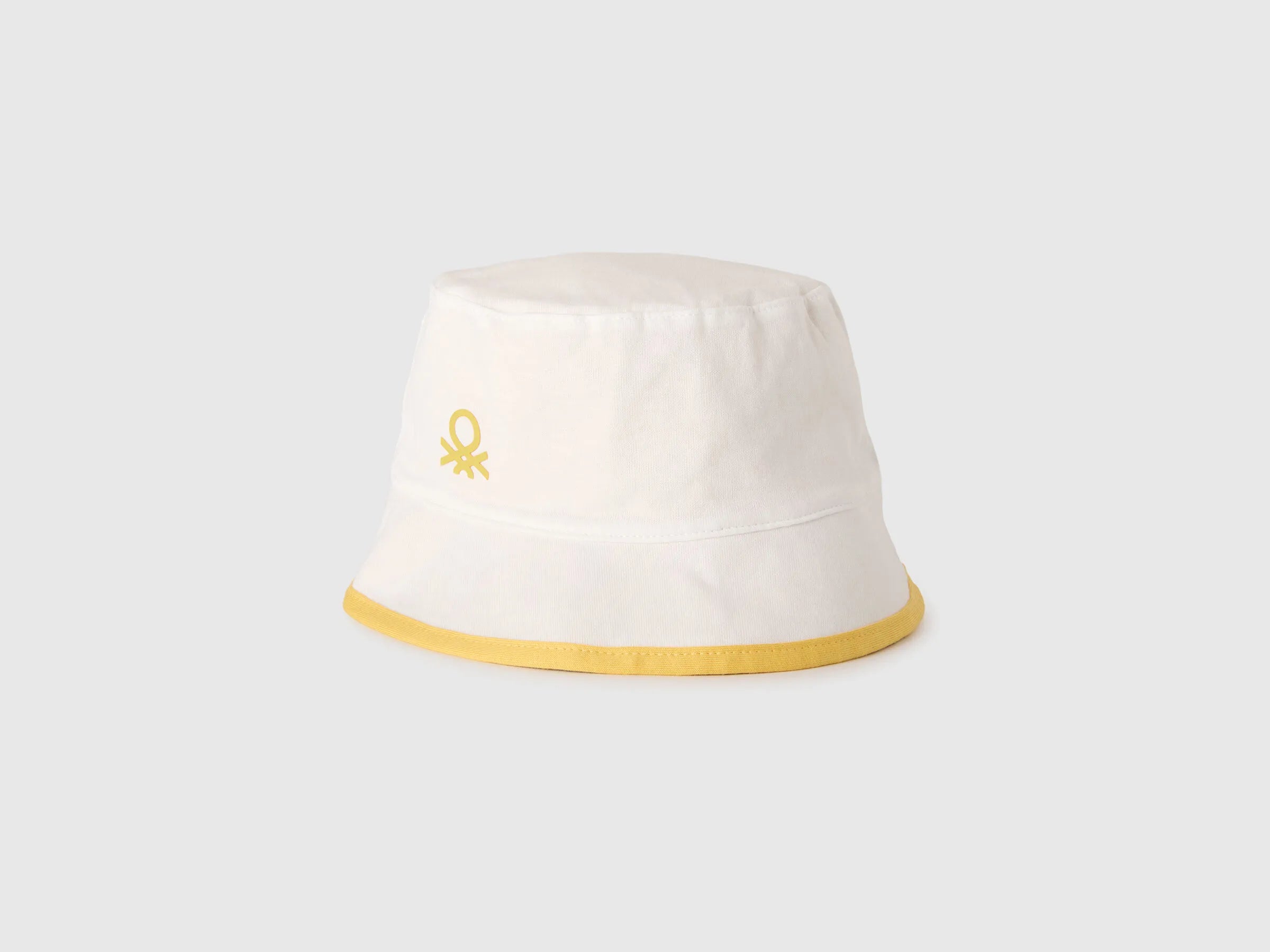 Benetton White Boys Reversible Bucket Hat SKU: 6Q8RRA00K_101 Image 01