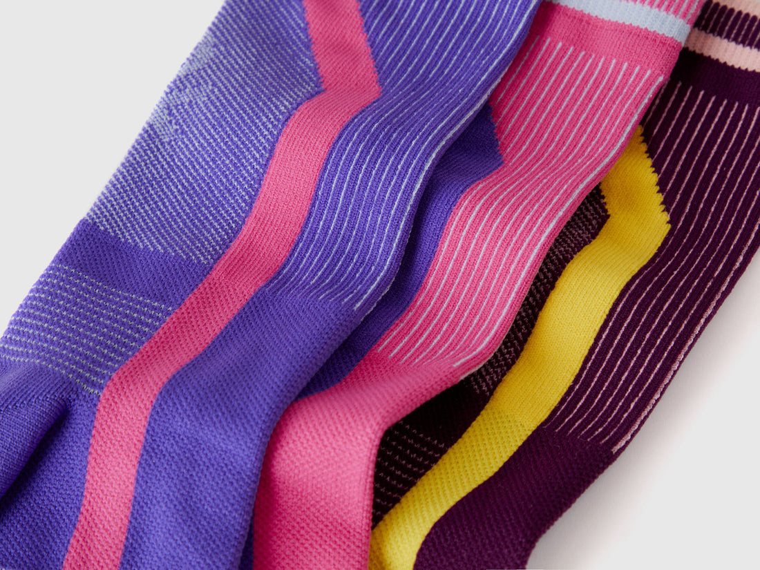 Three Pairs Of 3/4 Length Sports Socks_6RIN2702P_902_02