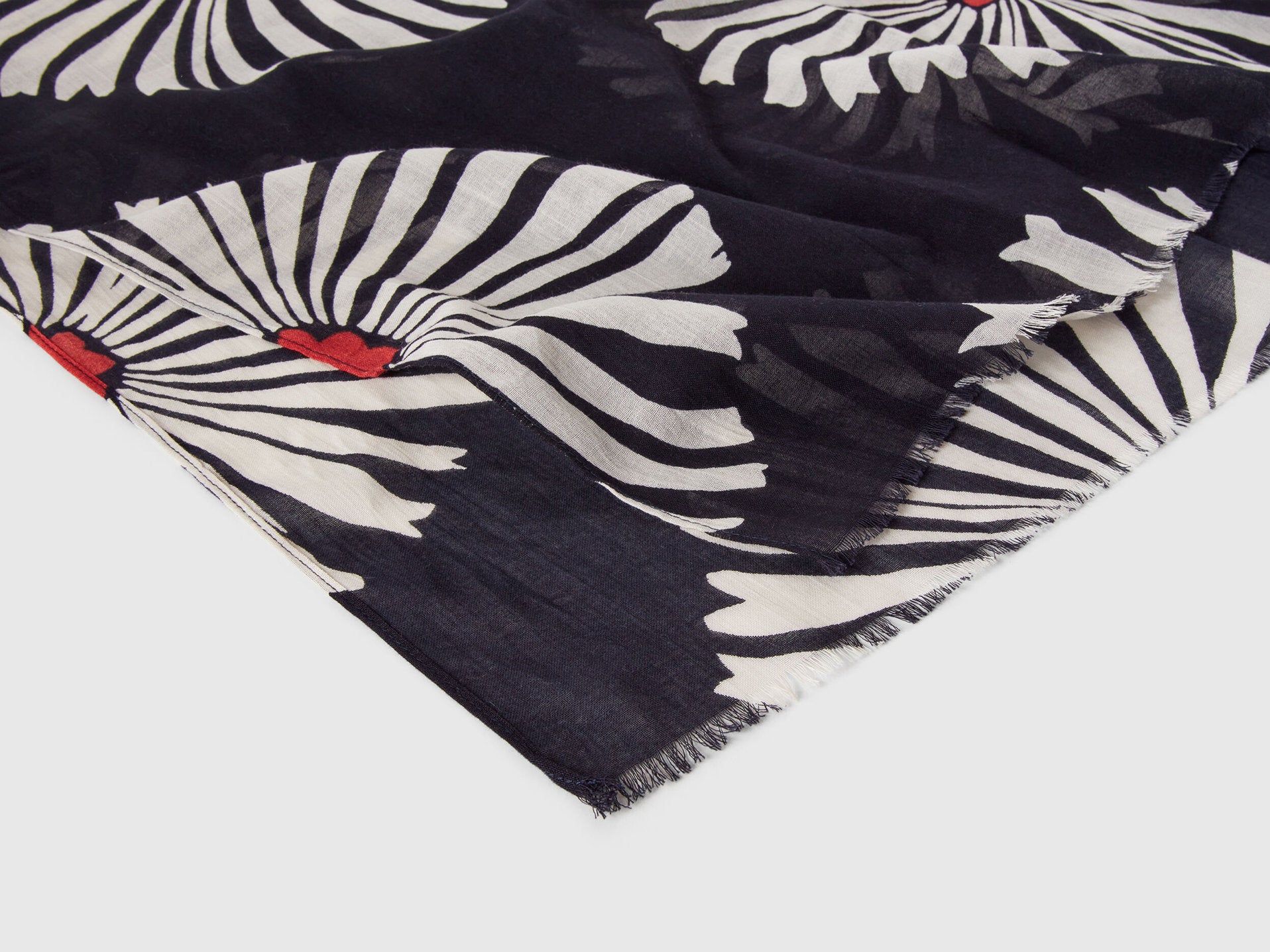 Benetton_Pattern Scarf in Linen Blend_6TOCDU01R_252_03